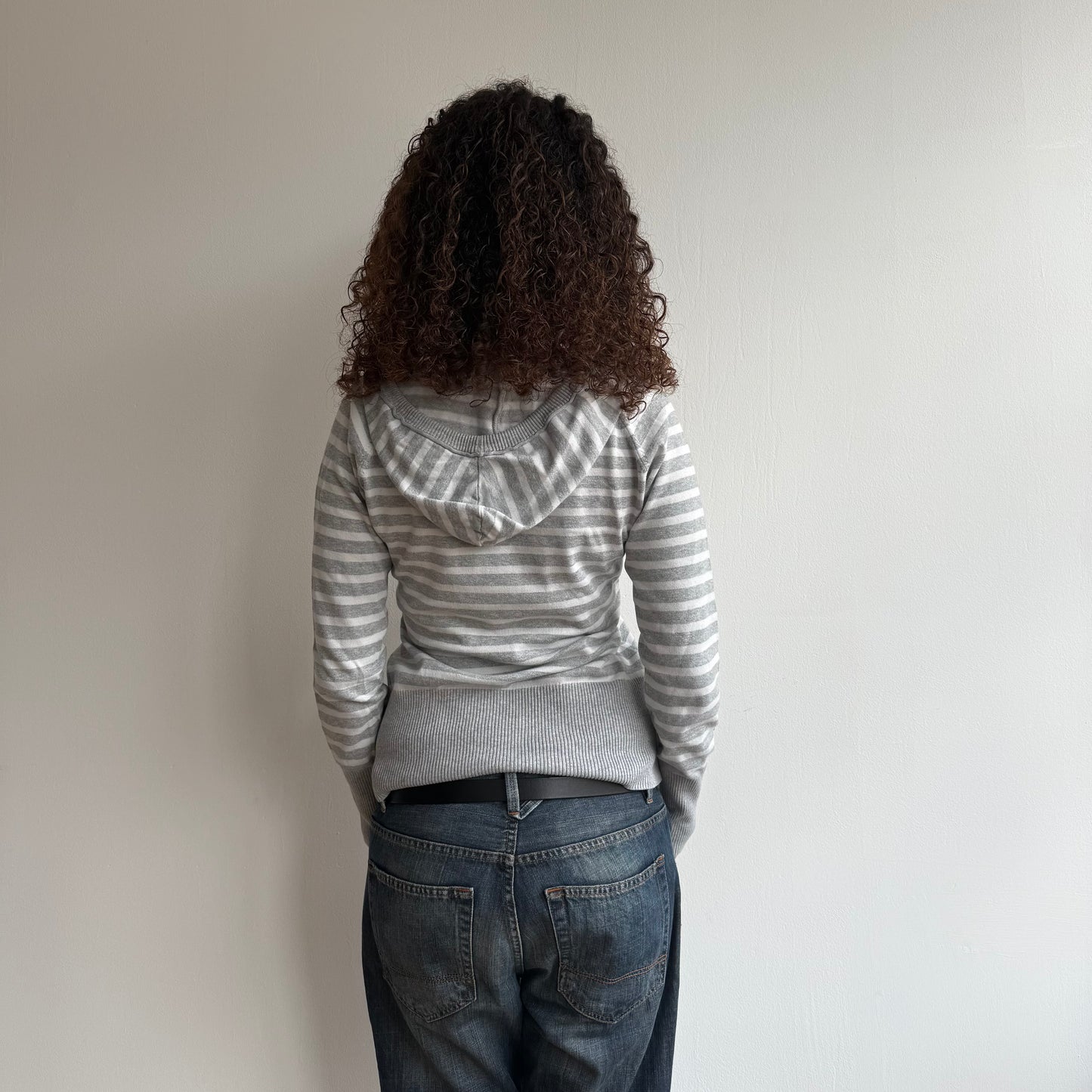 Grey + white striped knit hoodie - Size M/L