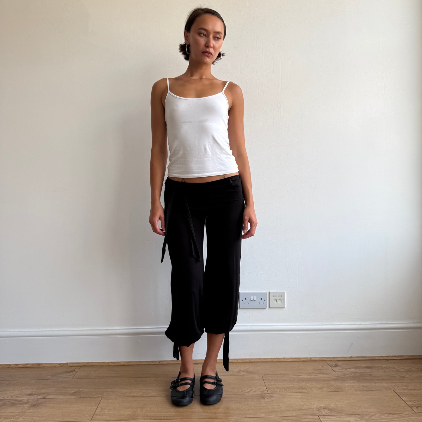 Black bubble tie waist capris - Size S