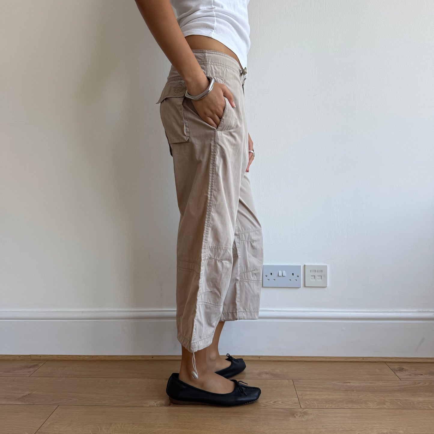 Beige toggle capris - Size M