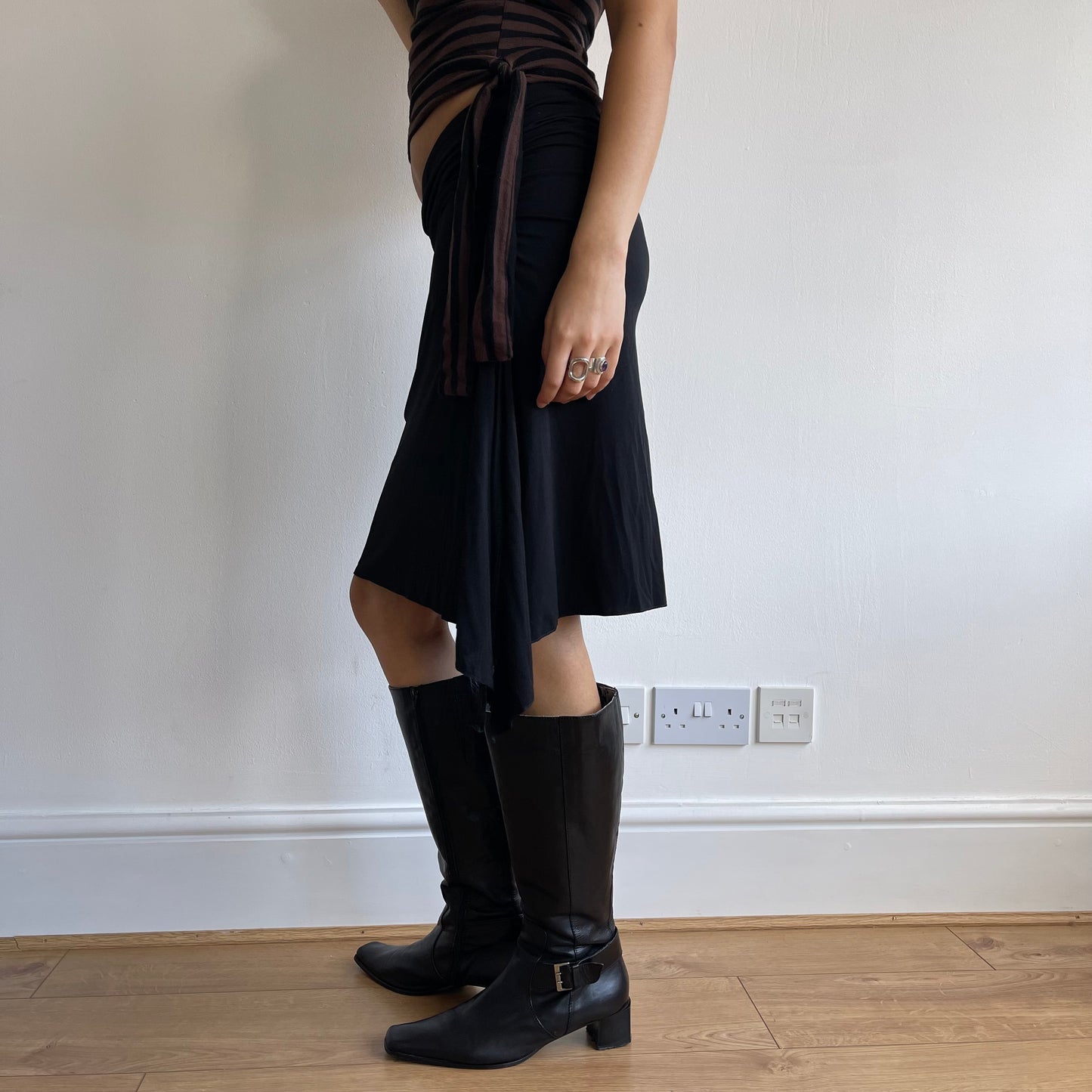 Black slinky ruched side skirt - Size XS