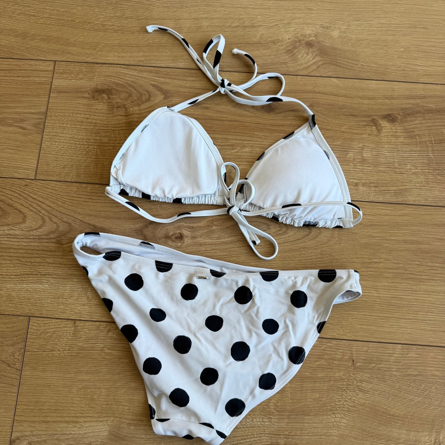 White polka dot bikini - Size M/L