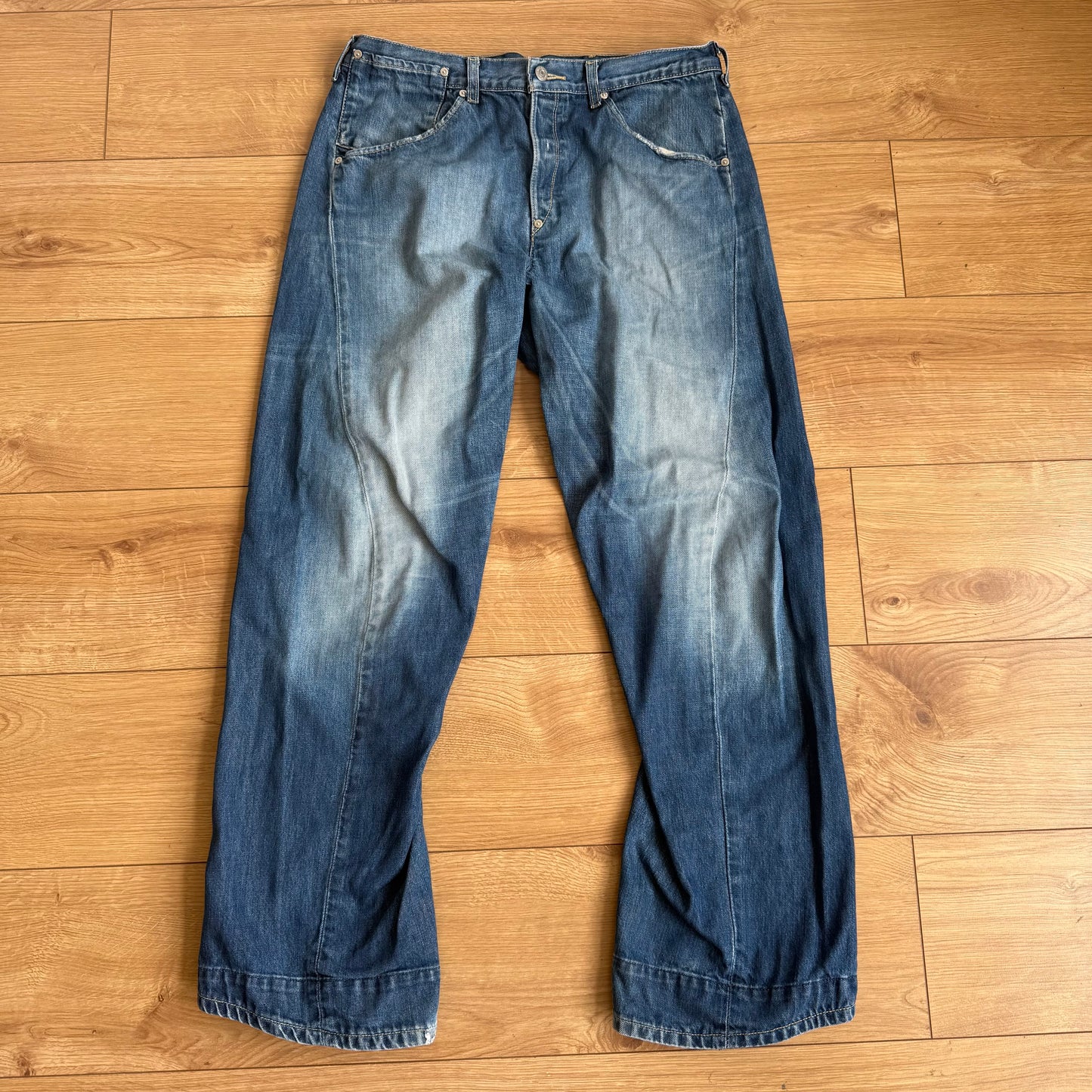 Levi’s Engineered cinch jeans - Size M/L