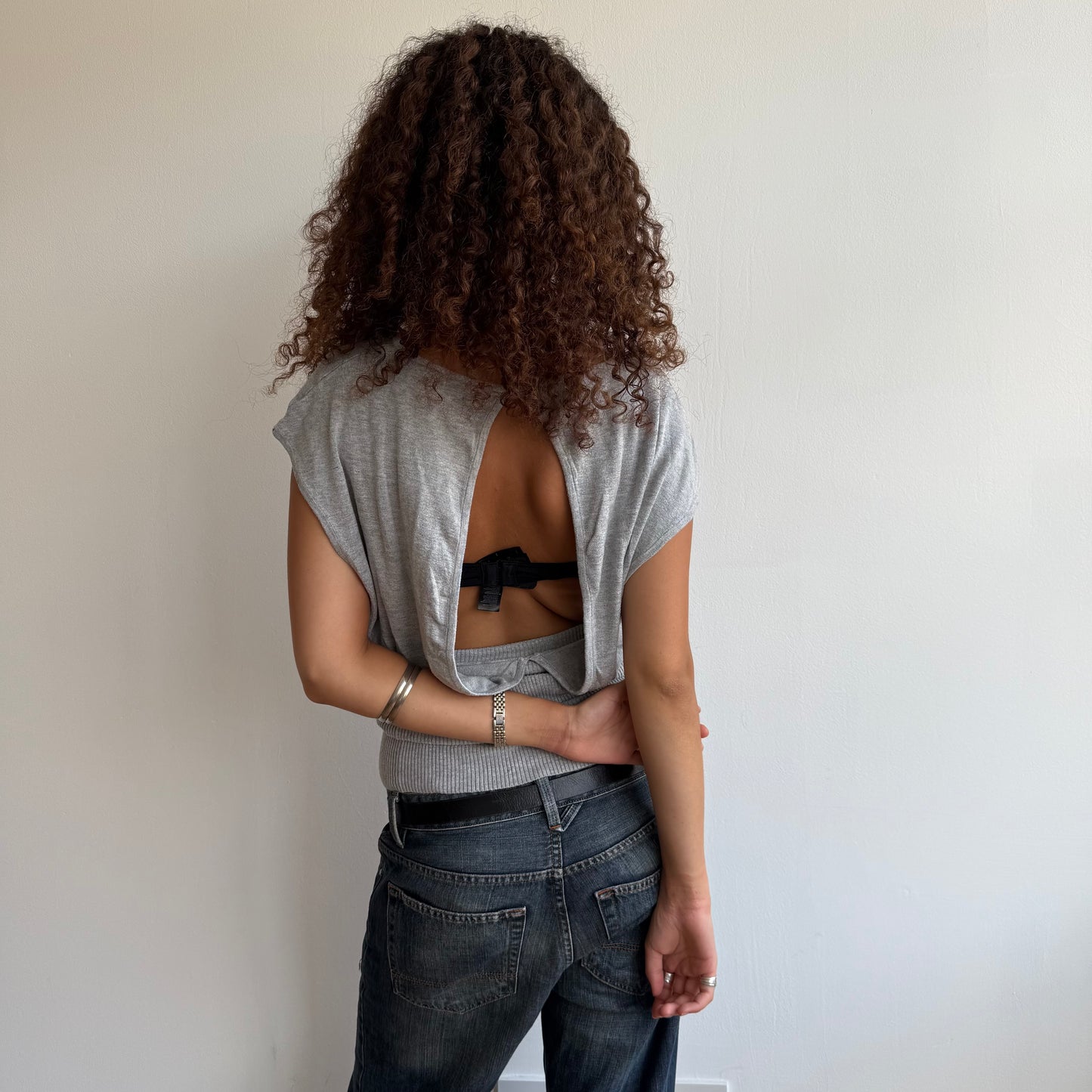 Grey short sleeve open back knit - Size S