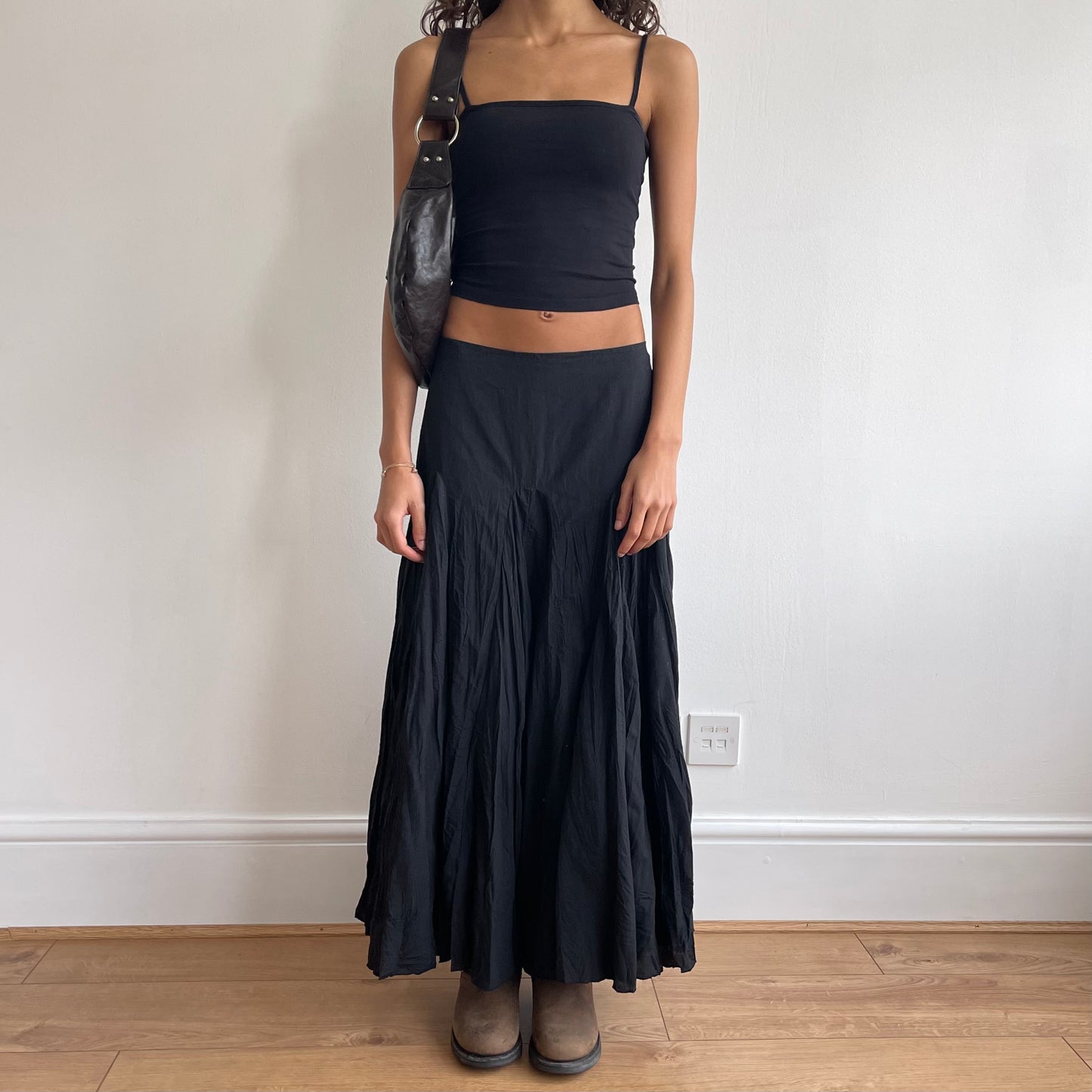 Black drop waist flowy skirt - Size S