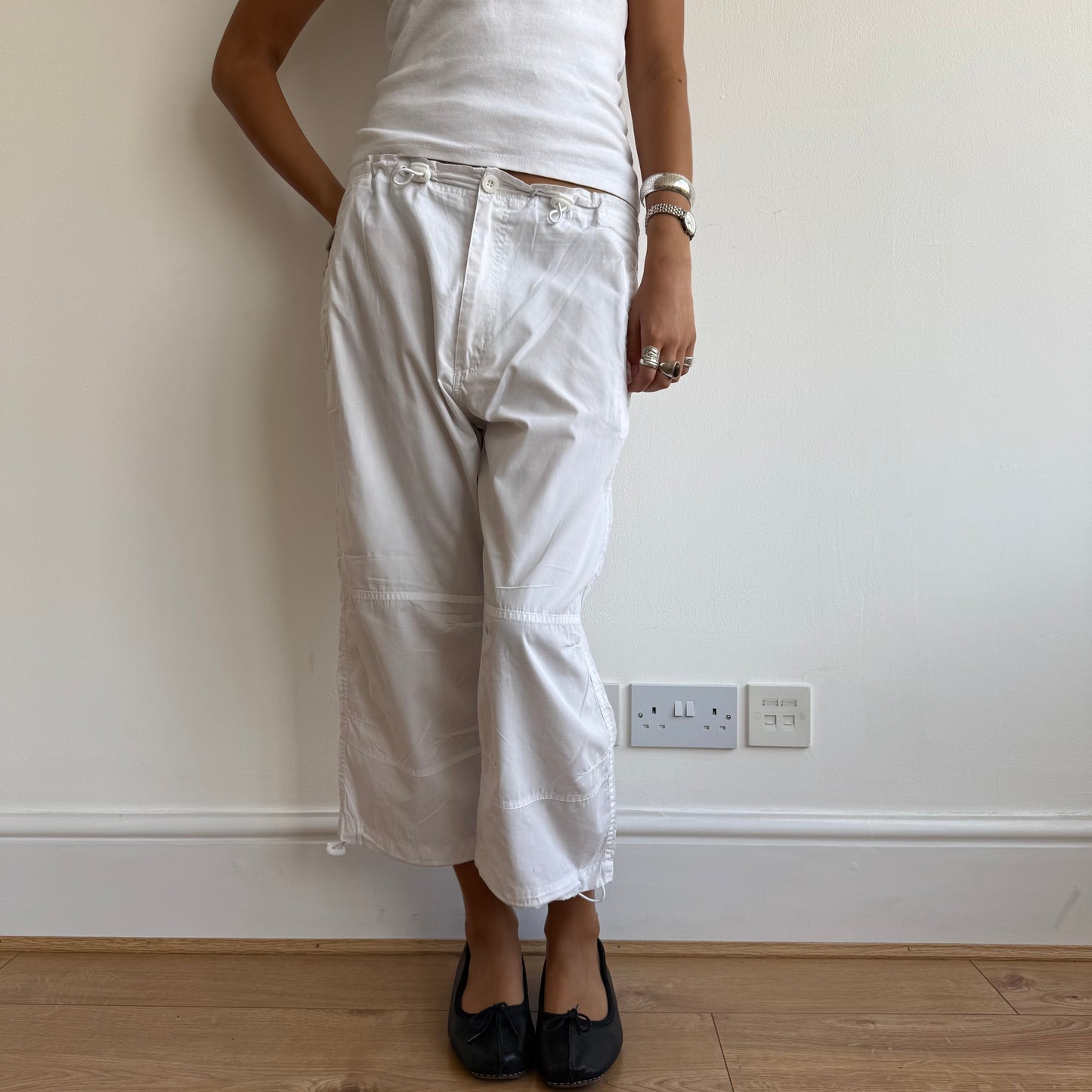 White toggle capris - Size M