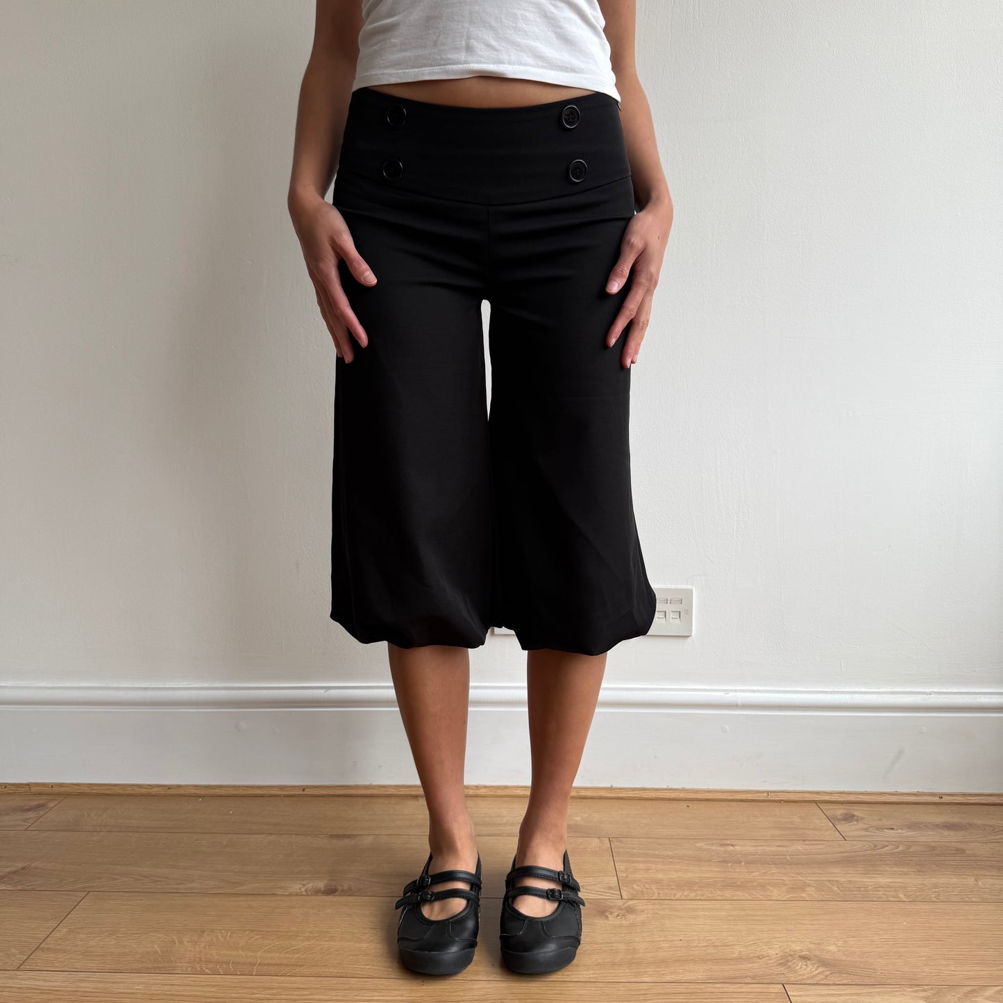 Black button bubble capris - Size XS