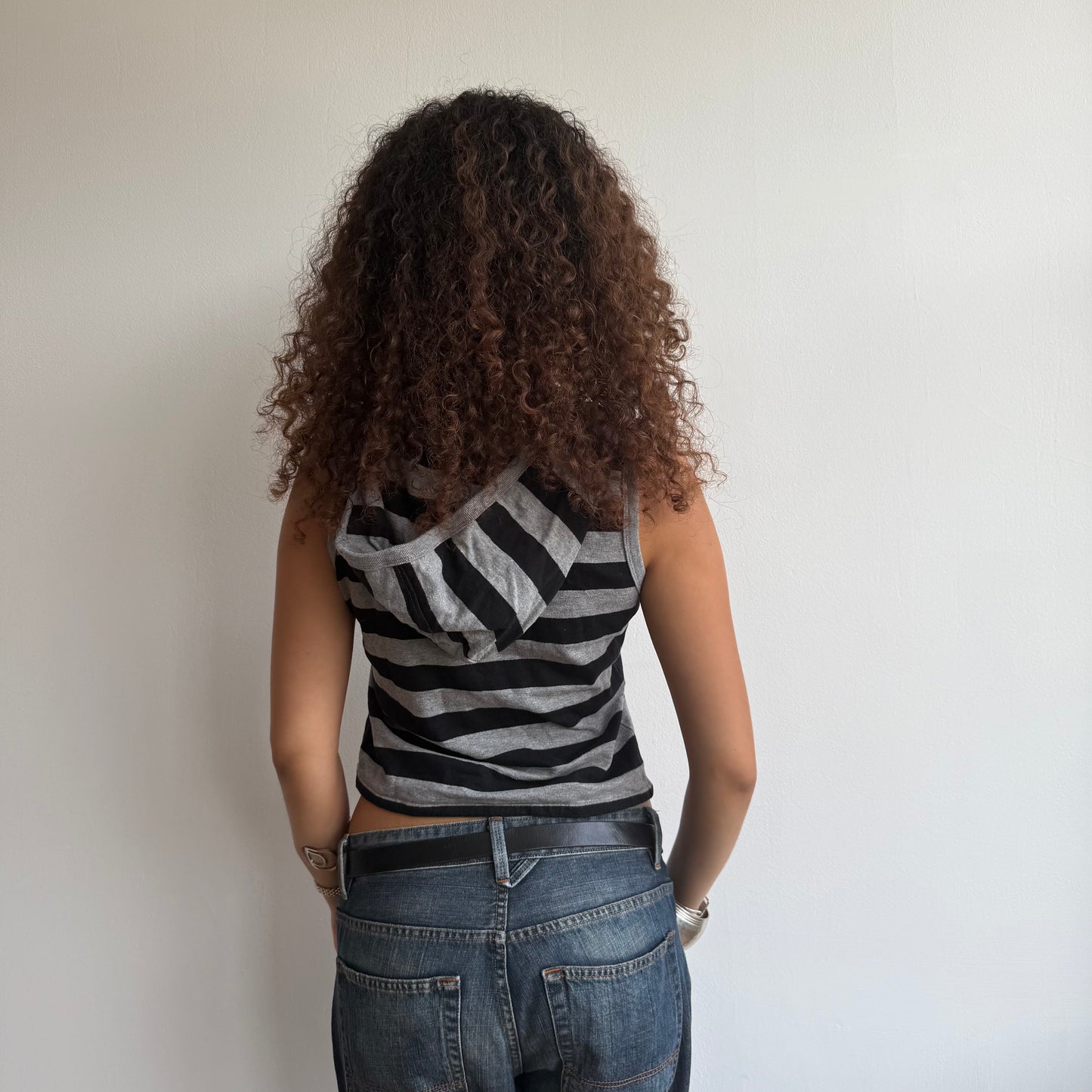 Black + grey striped sleeveless hoodie - Size S