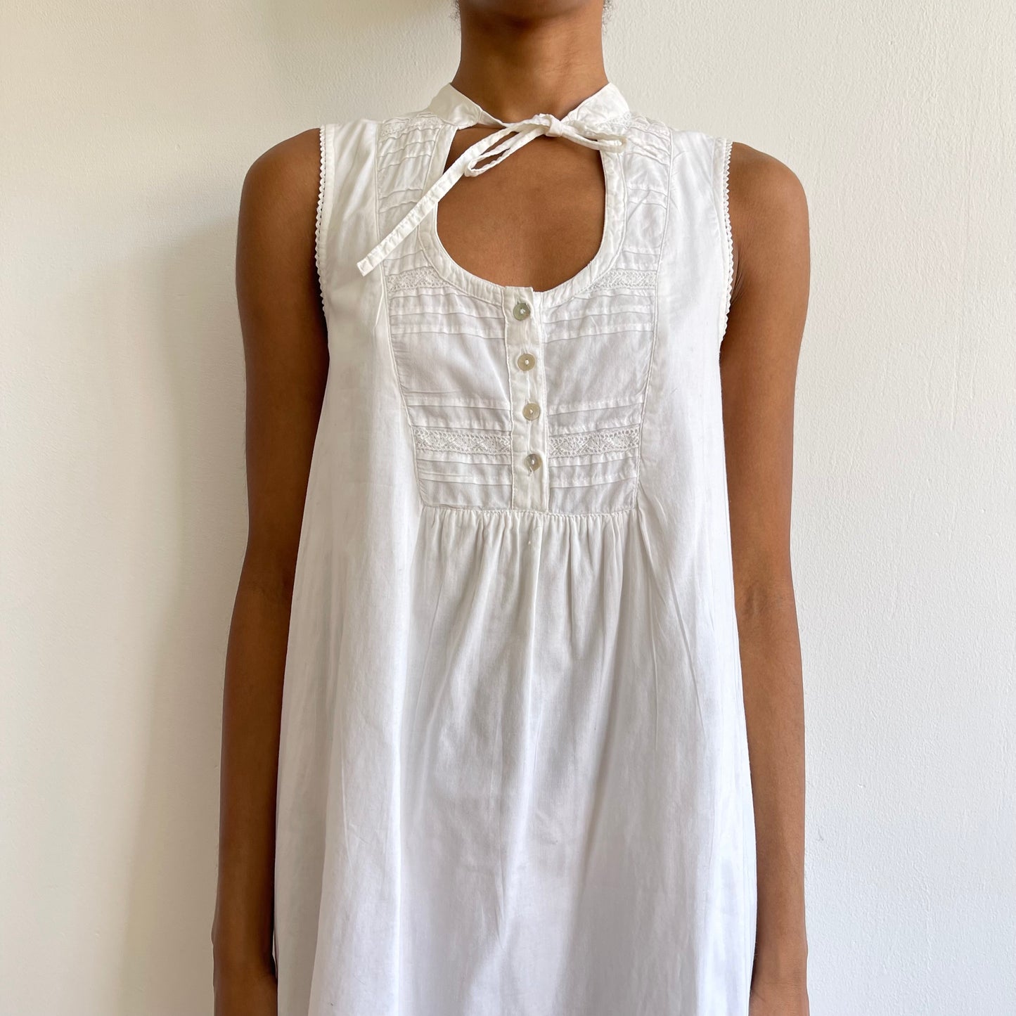 White tie neck dress - Size S/M
