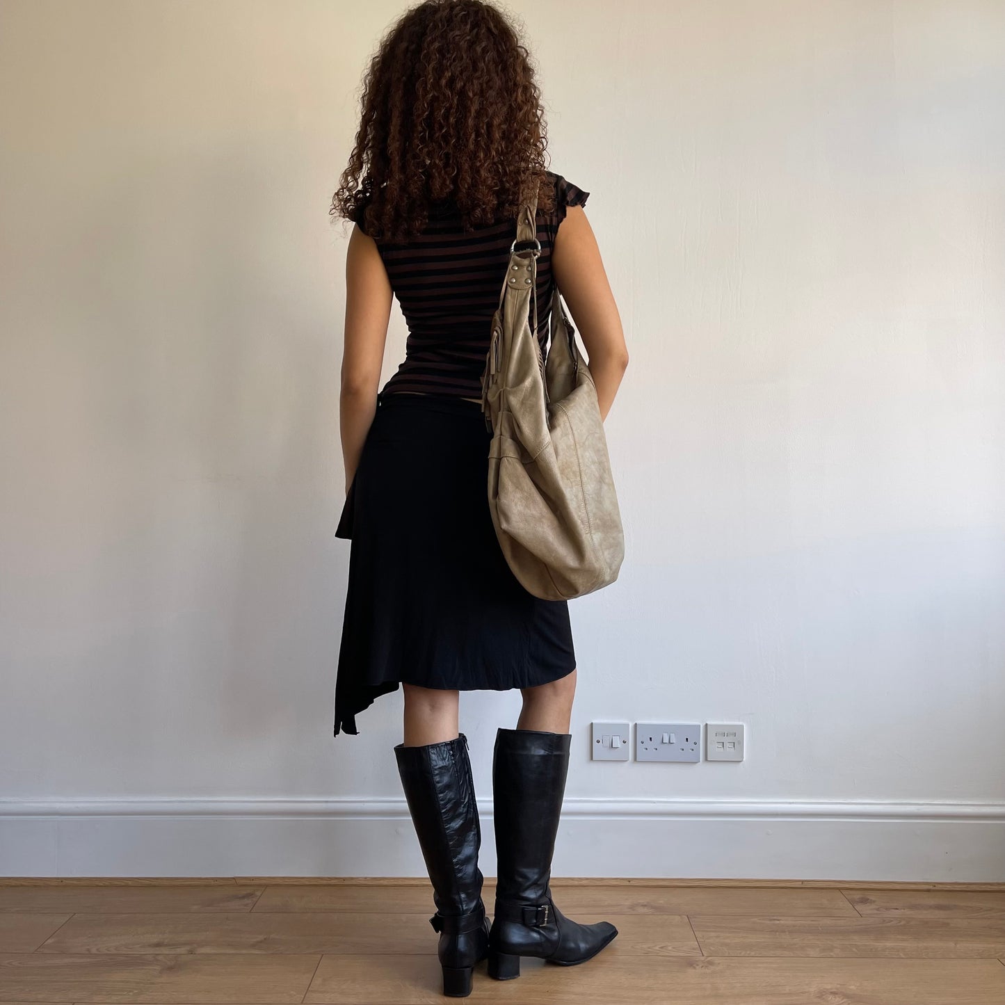 Beige slouchy leather bag