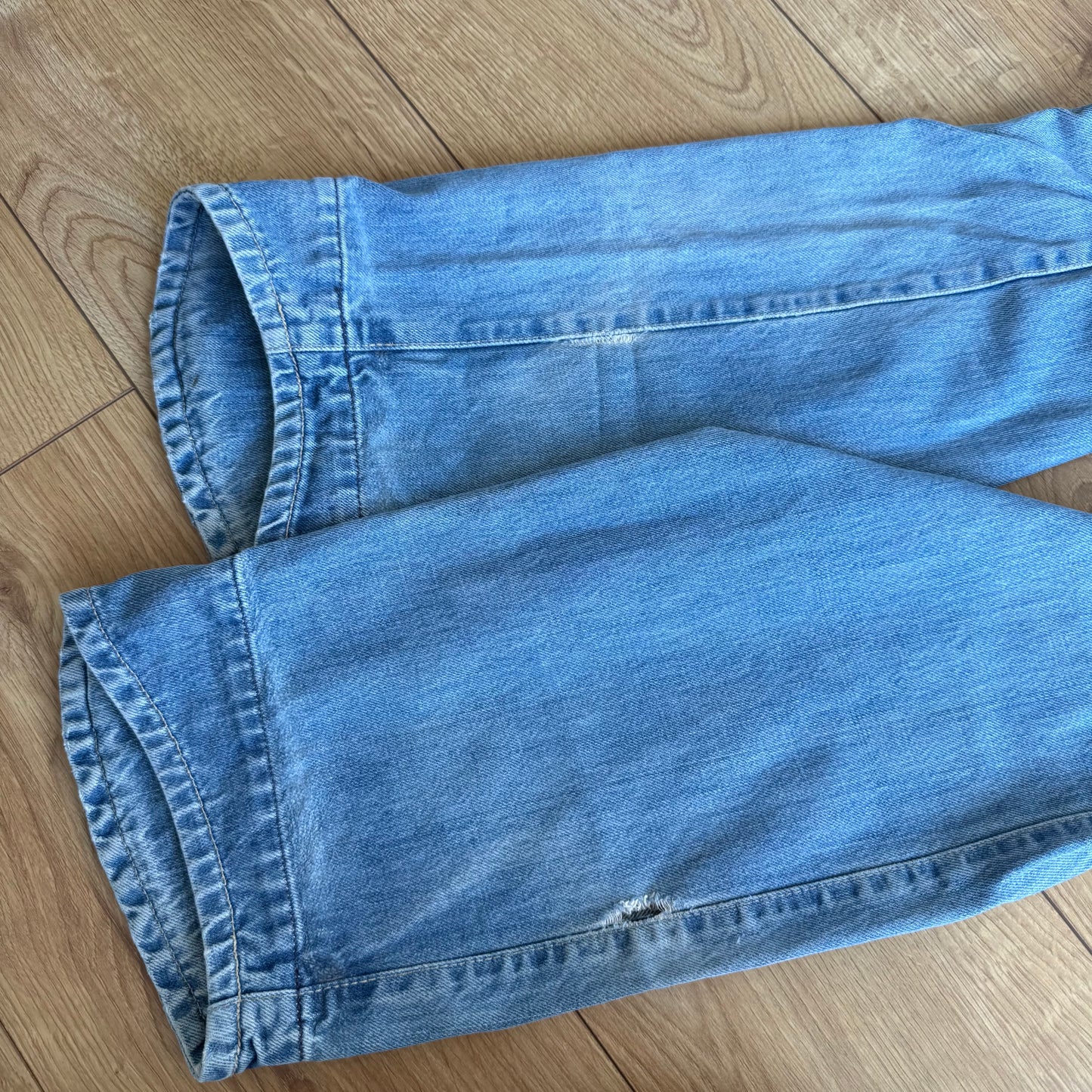 Levi’s engineered light wash distressed jeans - Size 33x34