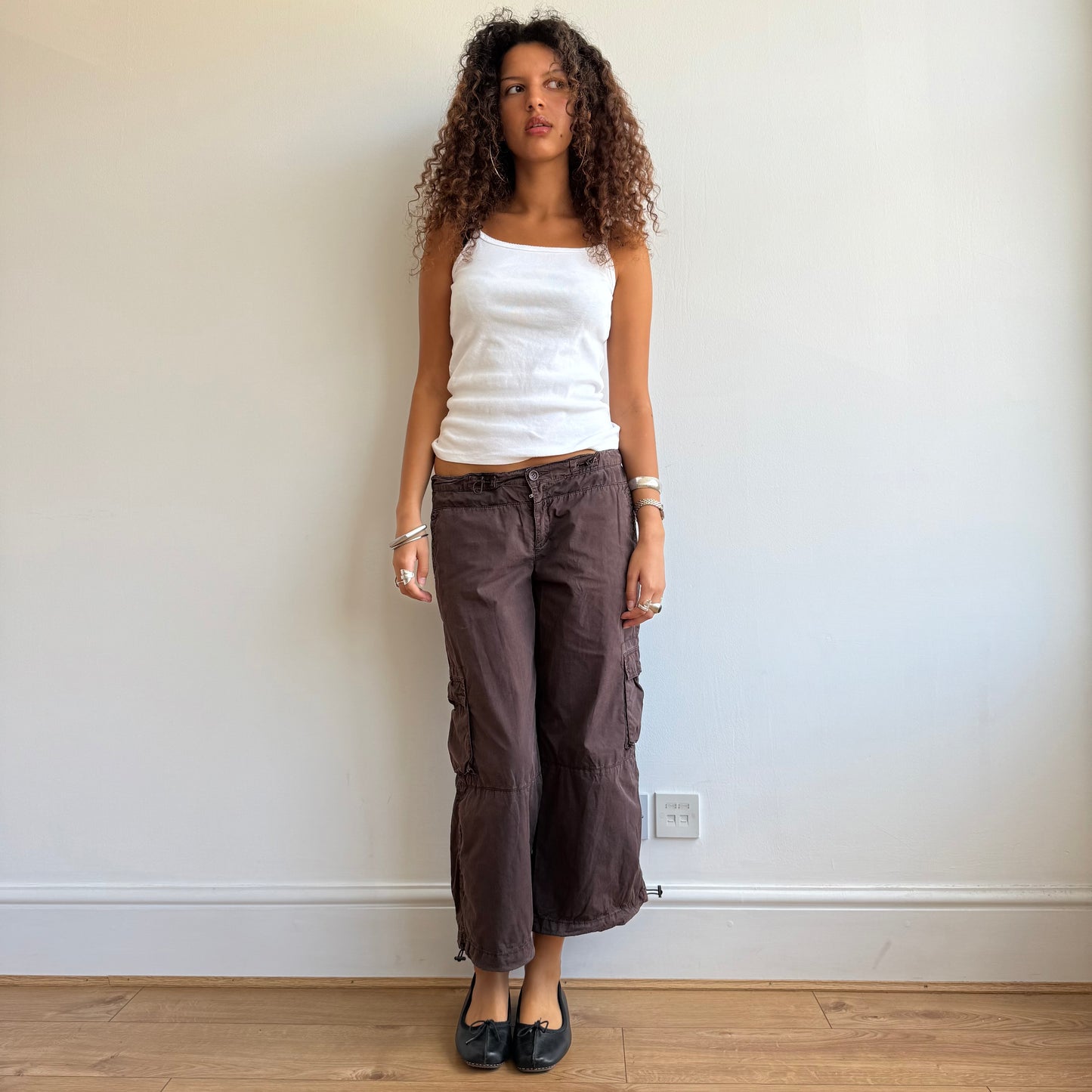Brown toggle cargo capris - Size M
