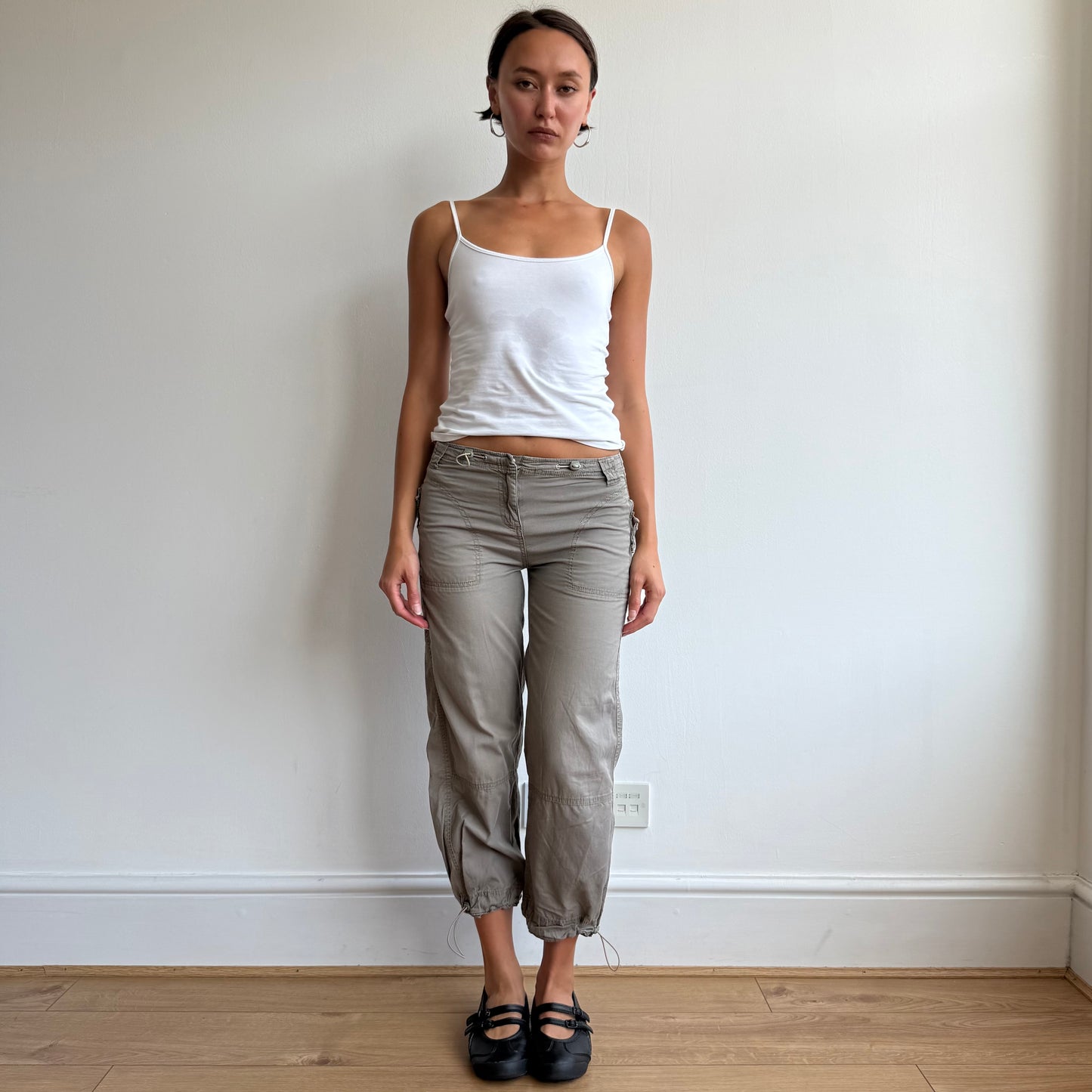 Khaki cargo toggle capris - Size XS + S
