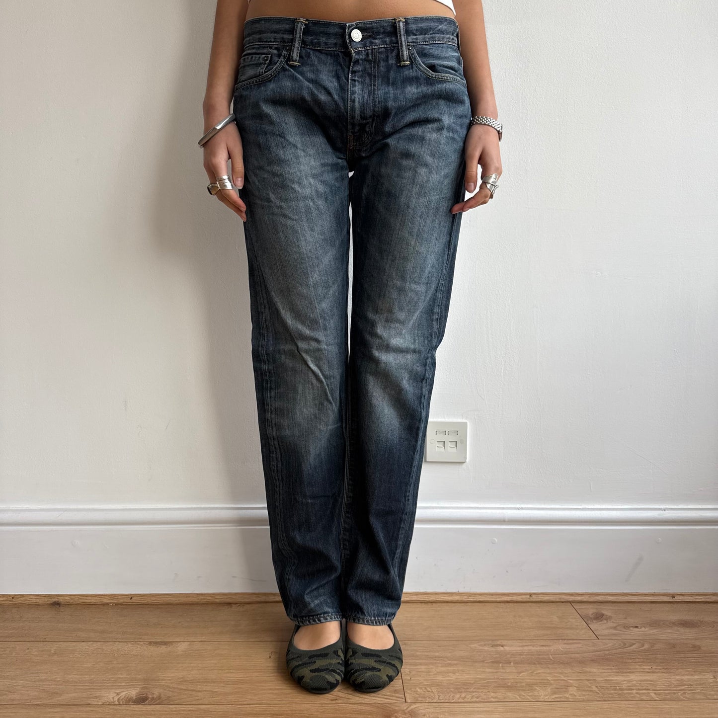 Dark wash denim Levi’s jeans - Size 31”