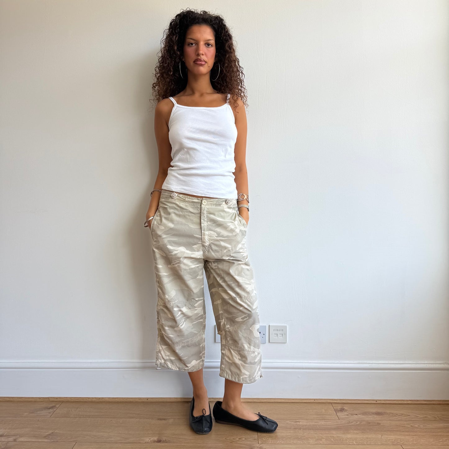 Camo cargo toggle capris - Size S