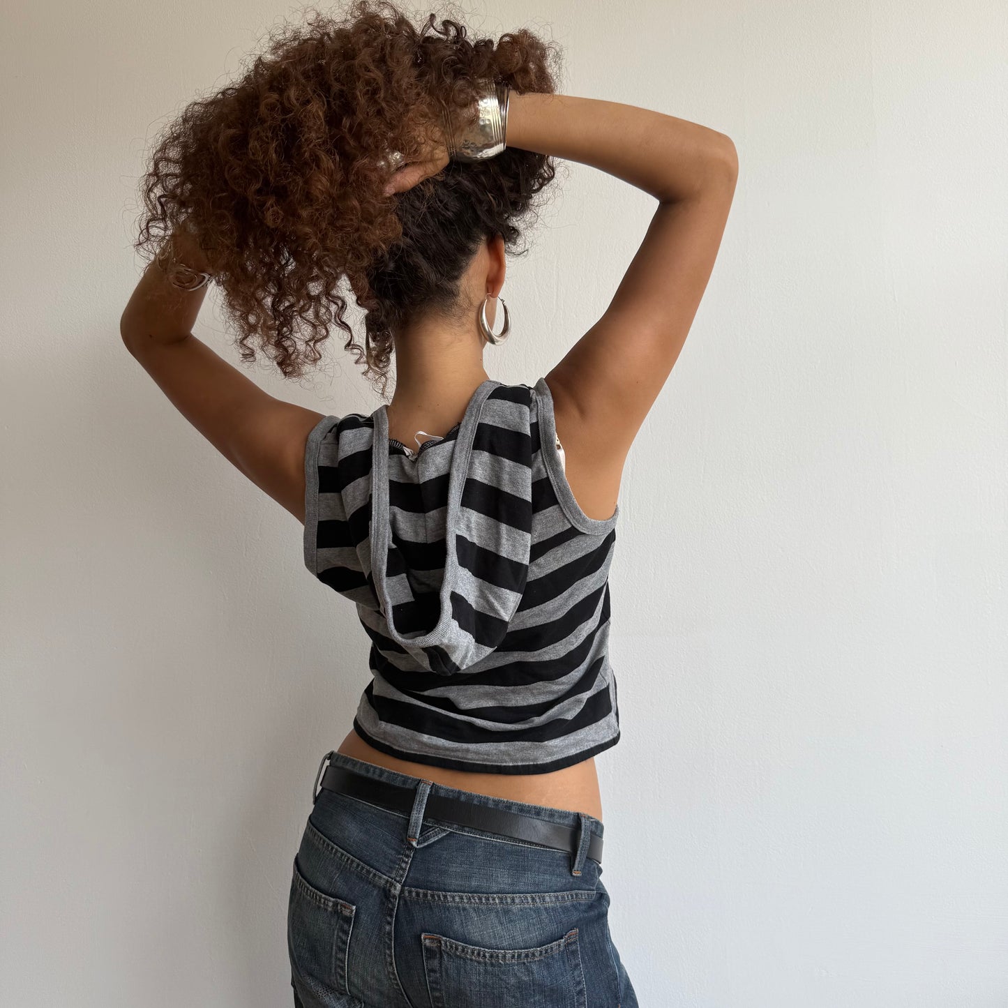 Black + grey striped sleeveless hoodie - Size S