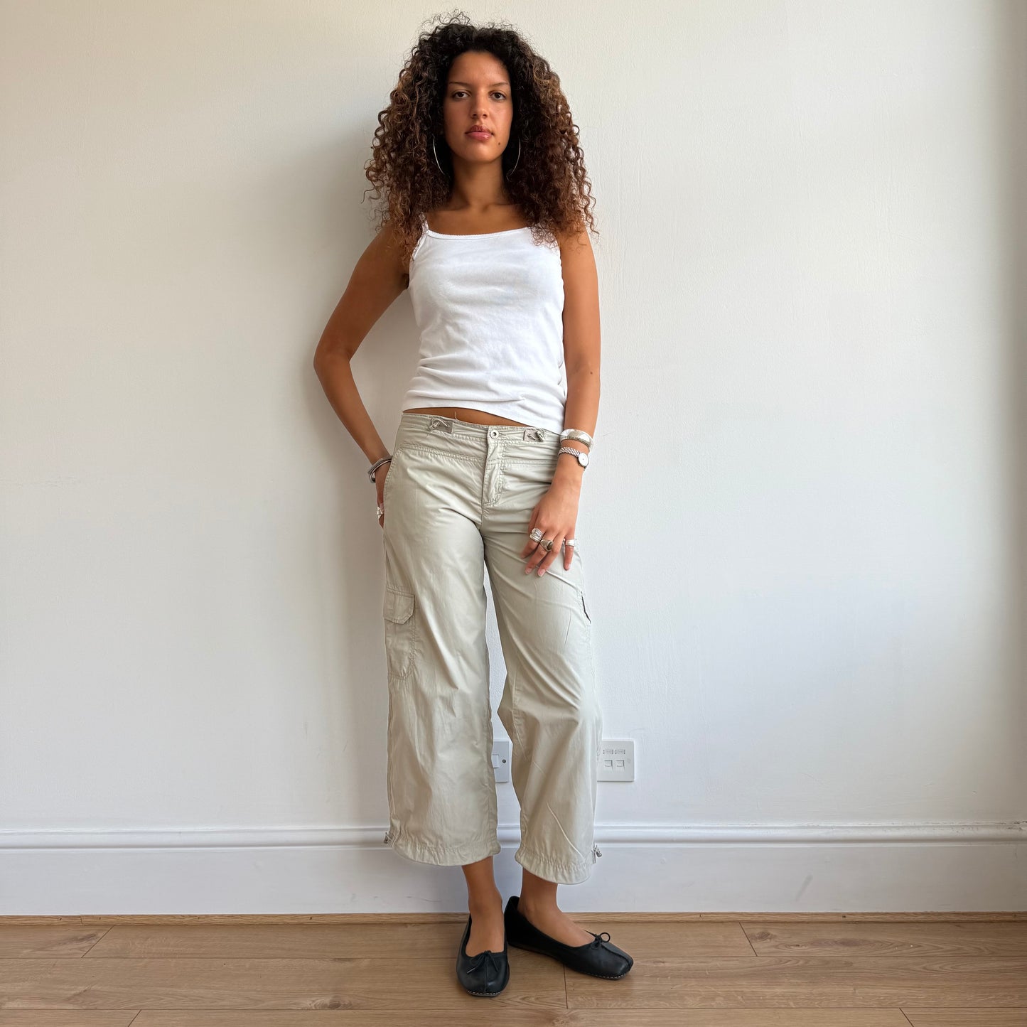 Beige toggle cargo capris - Size M