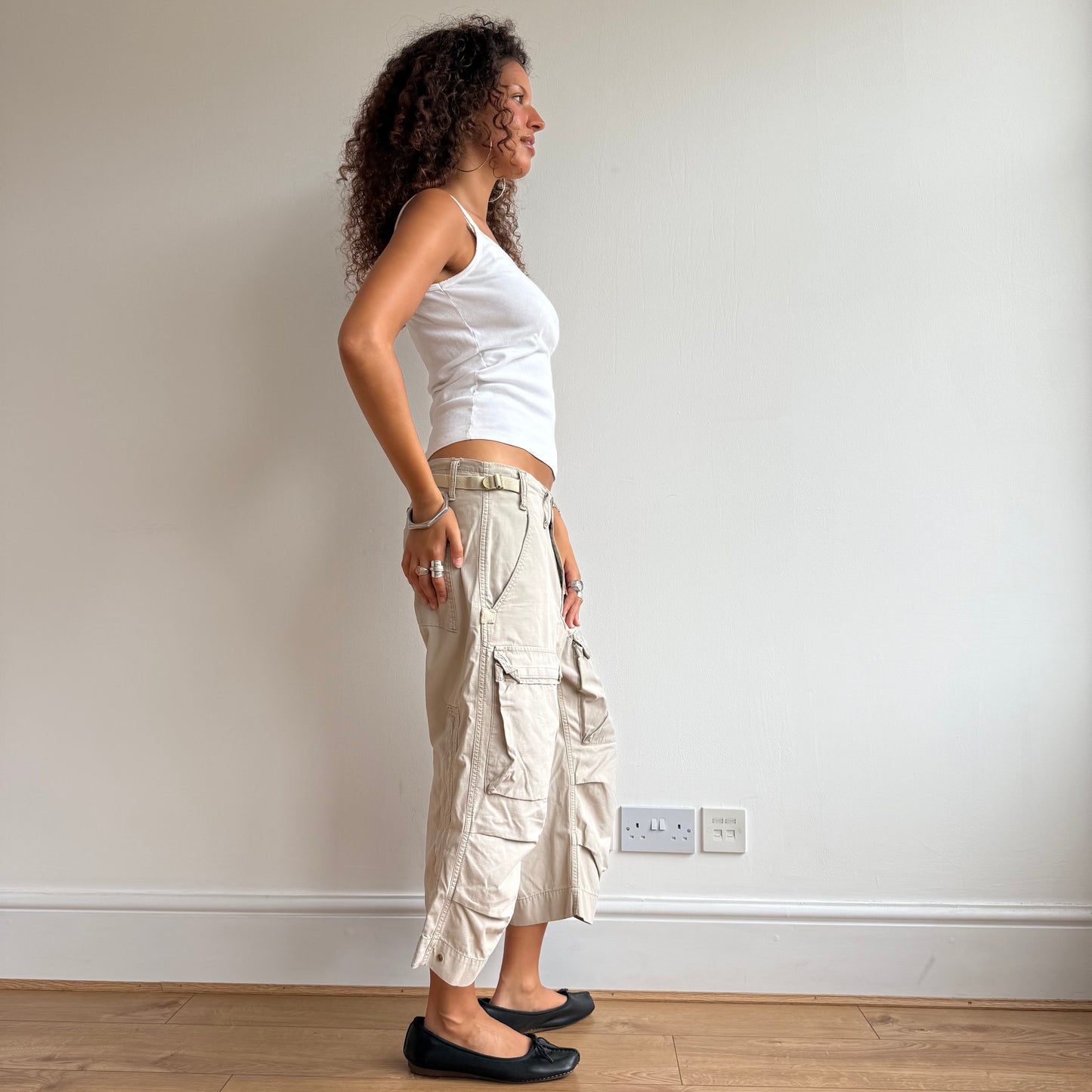 Beige cargo toggle capris - Size M