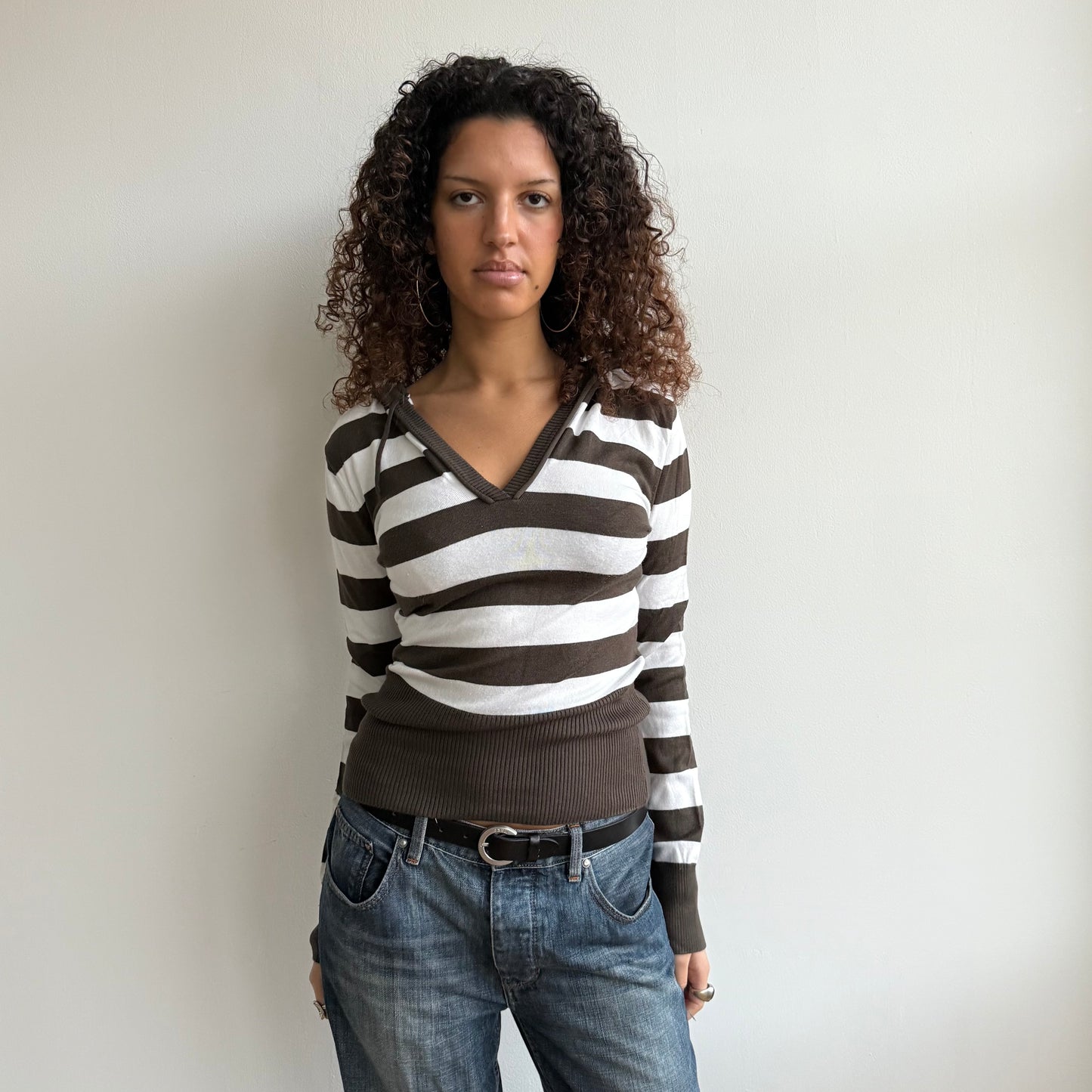 Brown and white striped hoodie - Size M