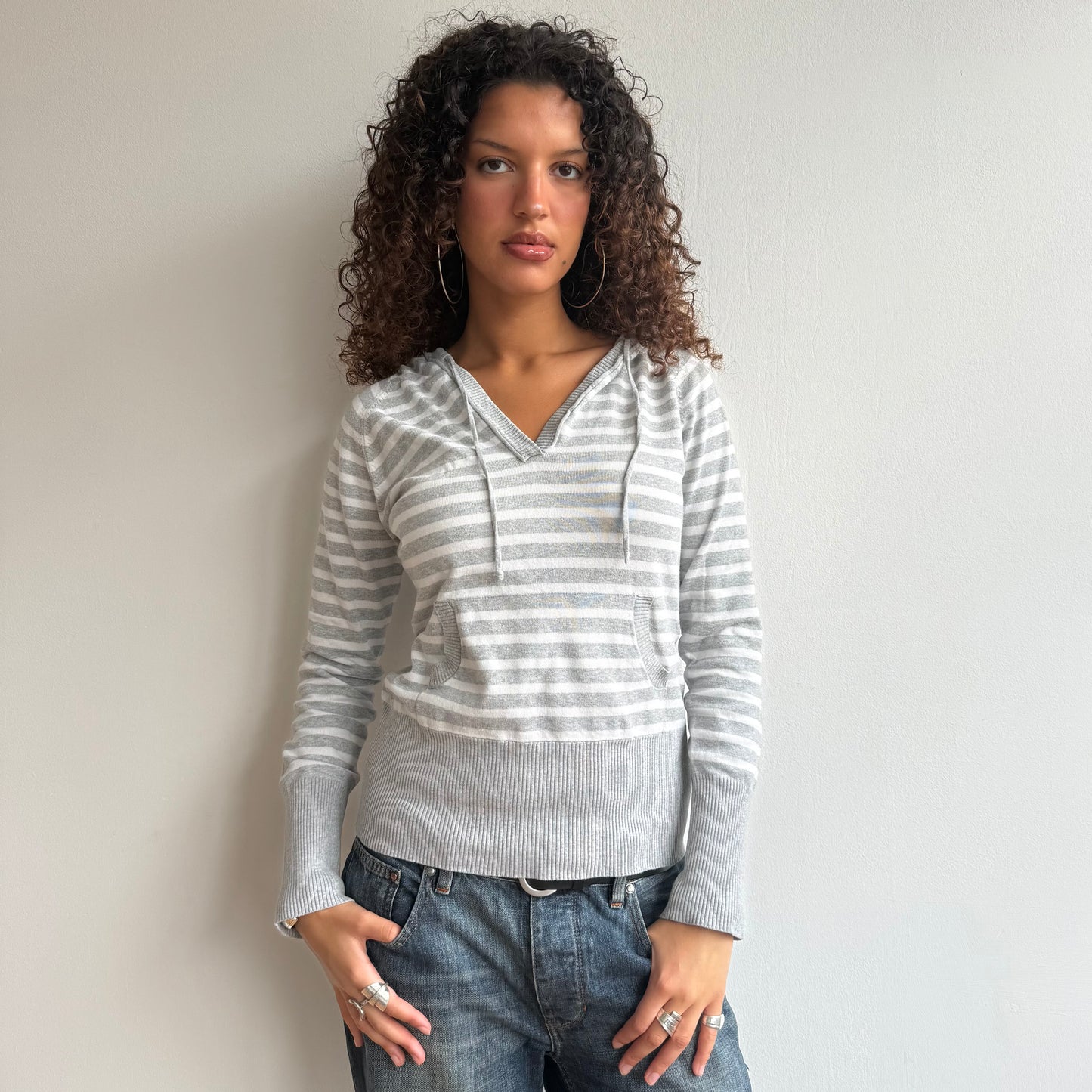 Grey + white striped knit hoodie - Size M/L