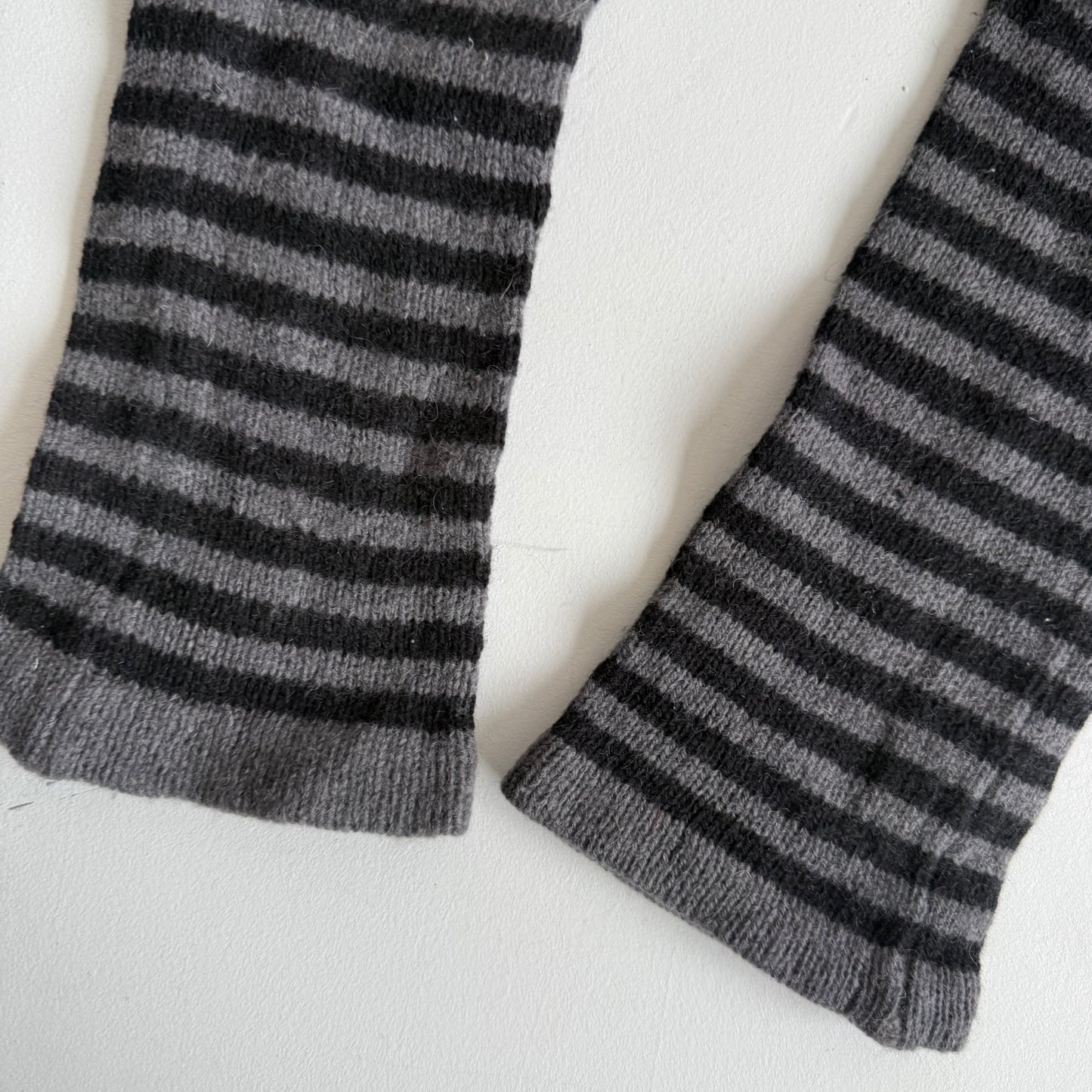 Striped fingerless gloves