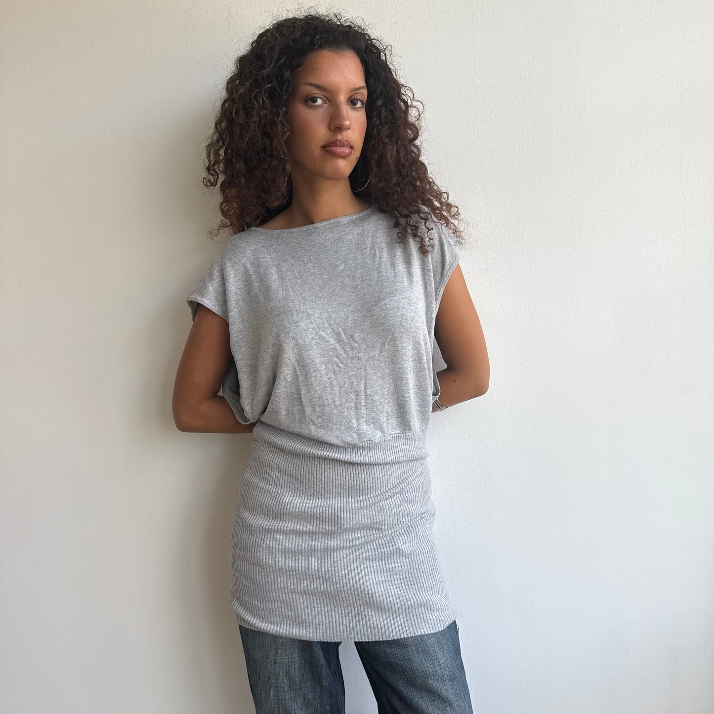Grey short sleeve open back knit - Size S