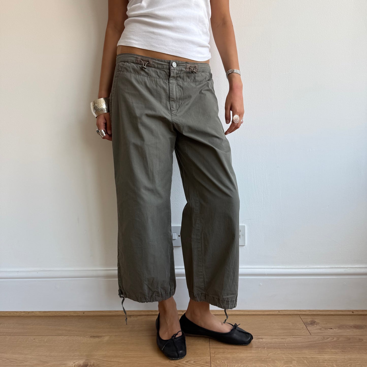 Khaki toggle capris - Size M