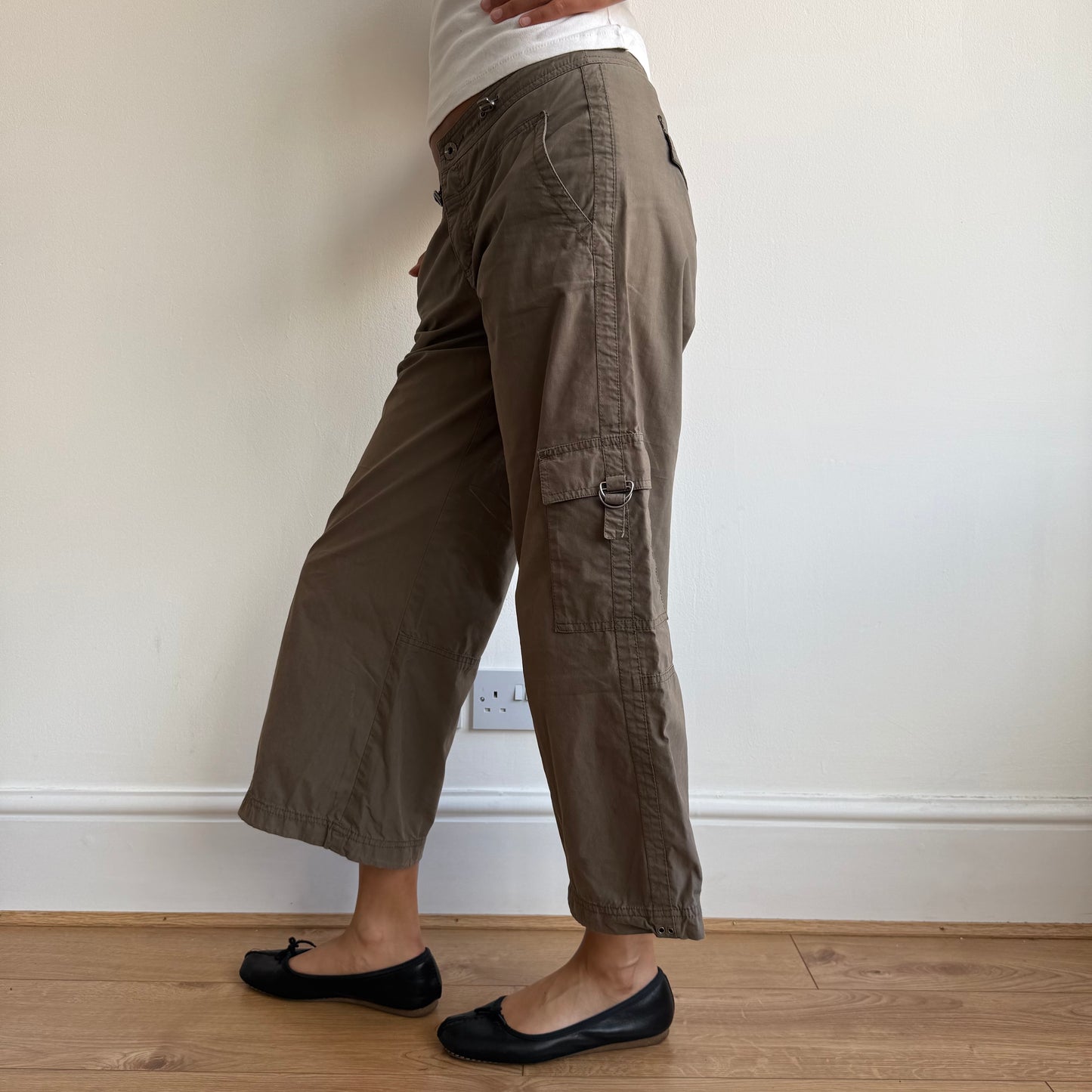 Khaki toggle capris - Size S