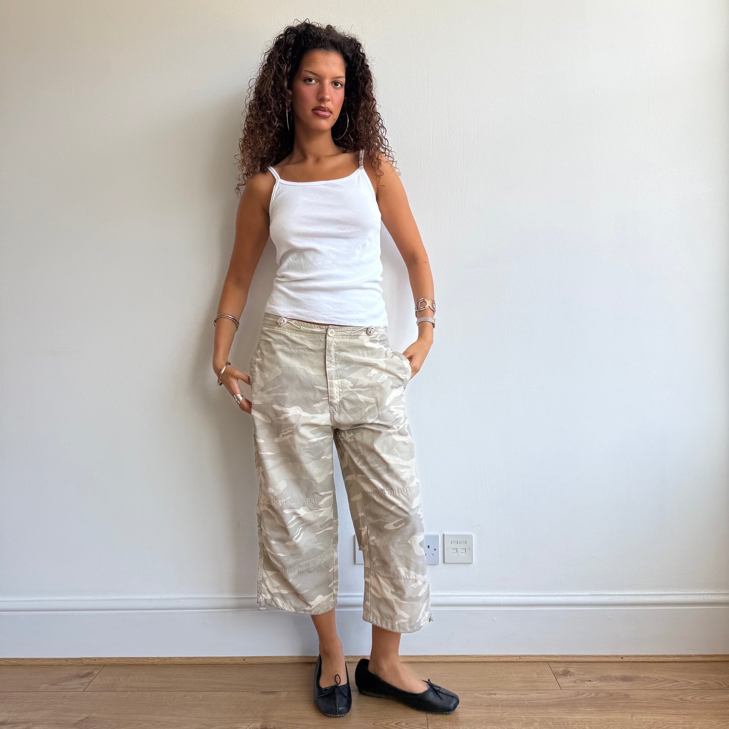 Camo cargo toggle capris - Size S