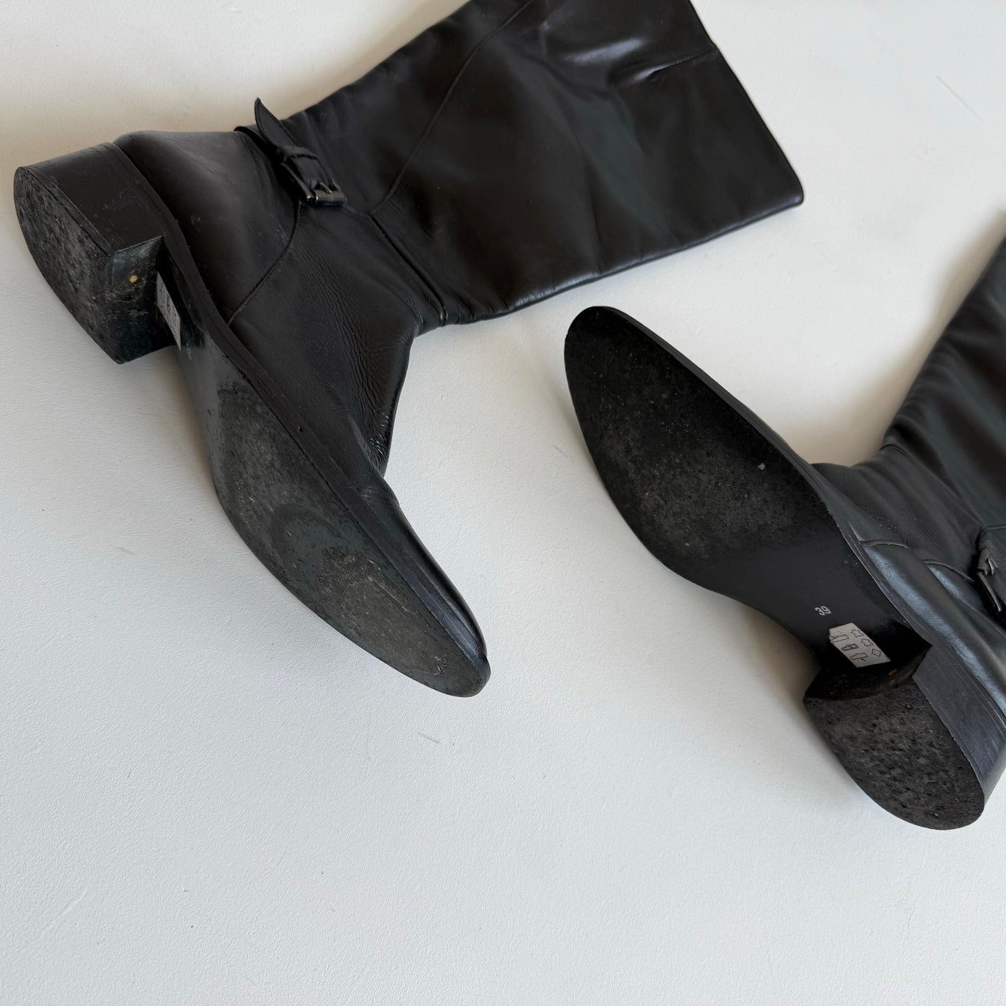 Black 90’s leather boots - UK6