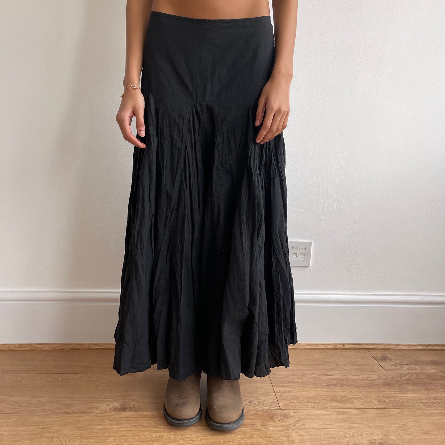 Black drop waist flowy skirt - Size S