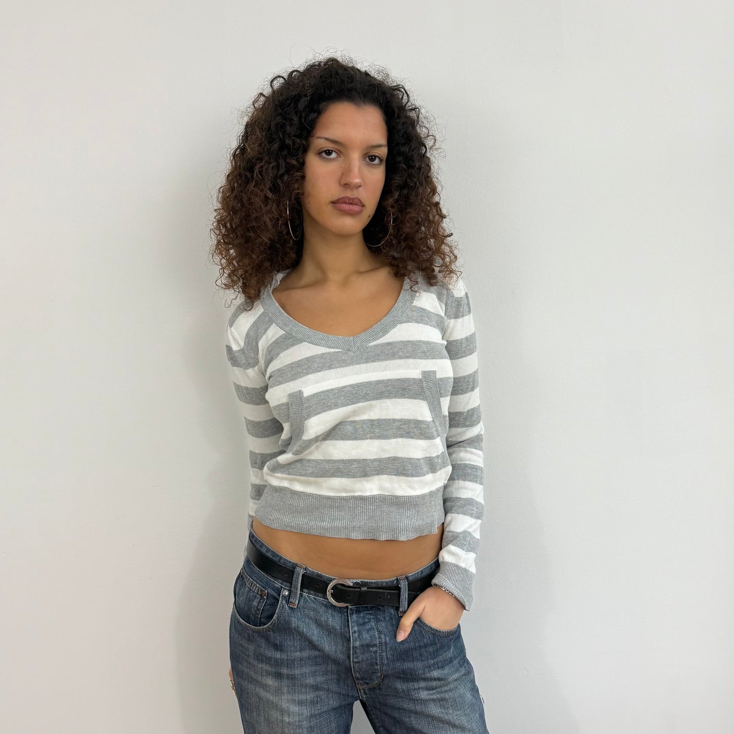 Grey + white striped knit hoodie - Size S