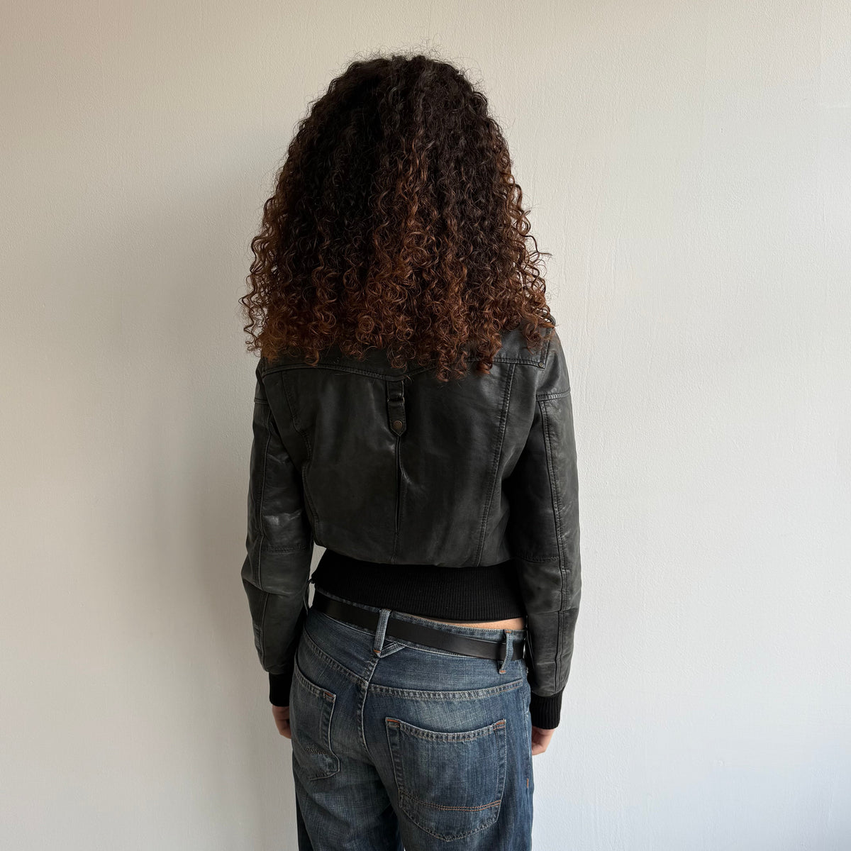 Black bomber with fur collar - Size M