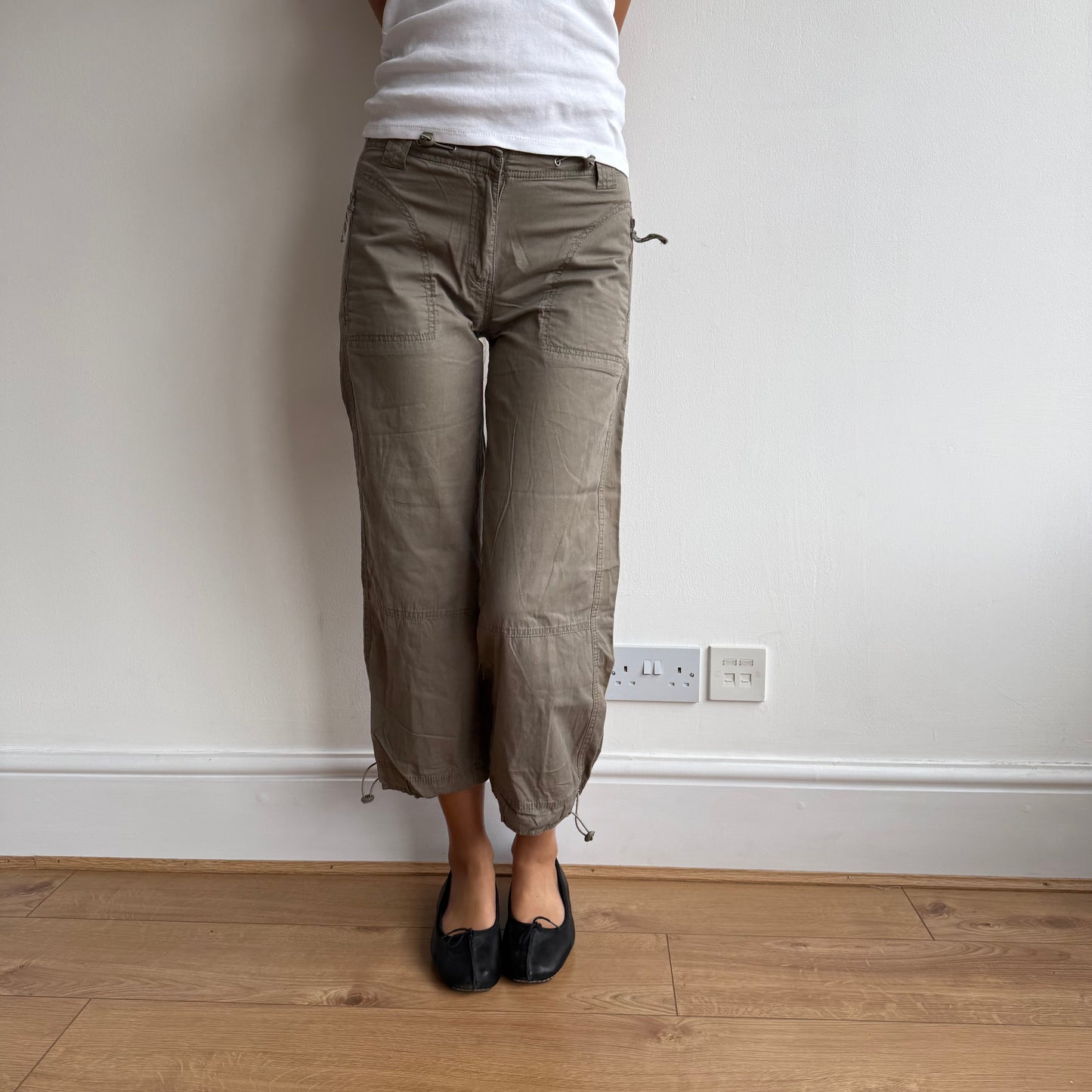 Khaki toggle capris - Size S