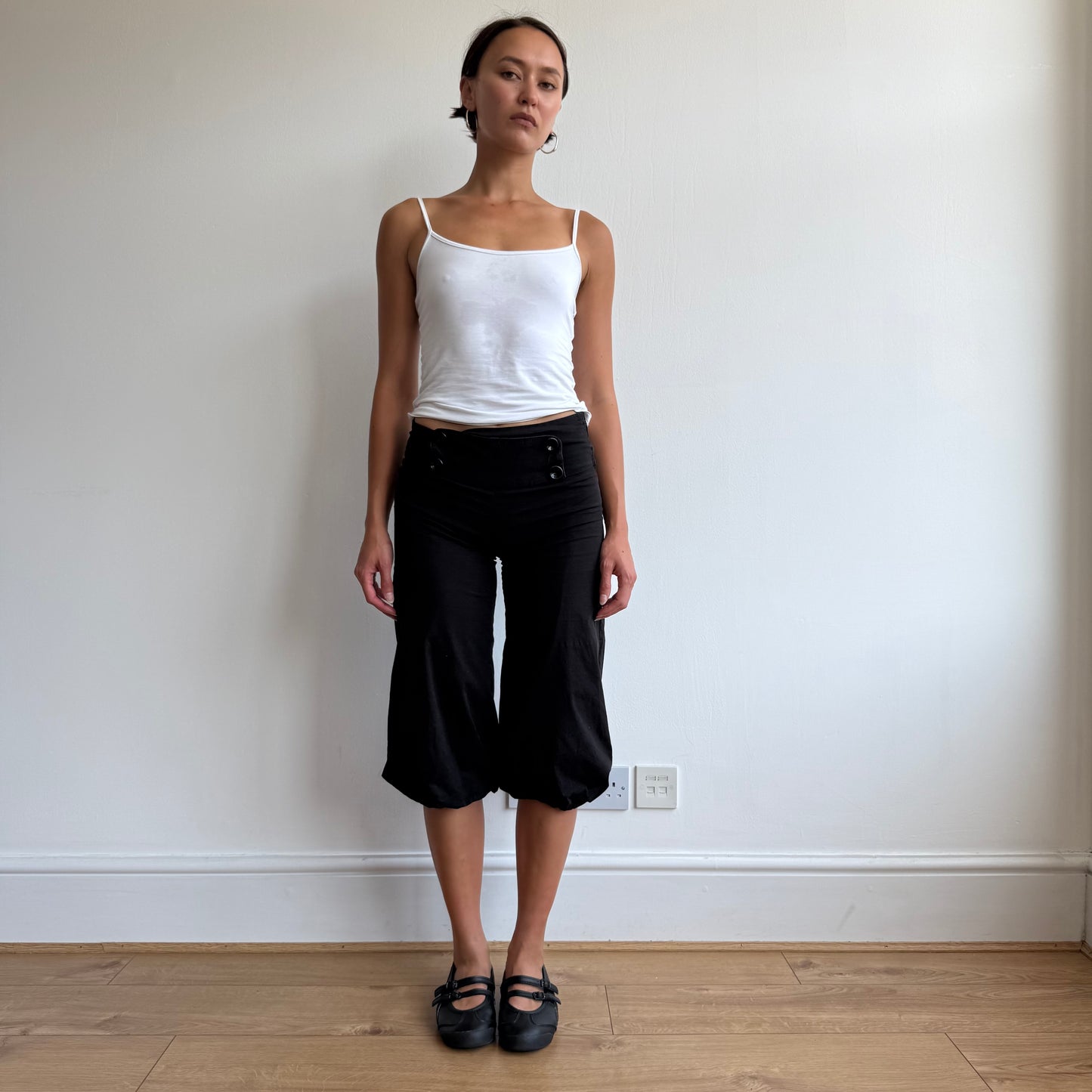 Black button bubble capris - Size XS