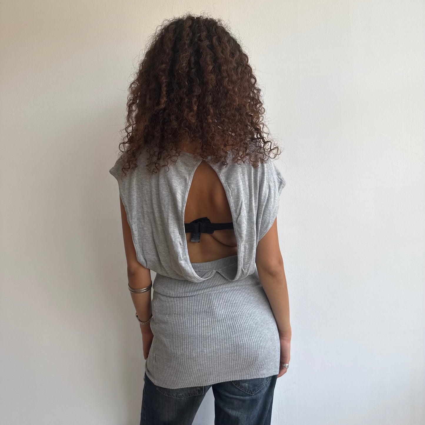 Grey short sleeve open back knit - Size S