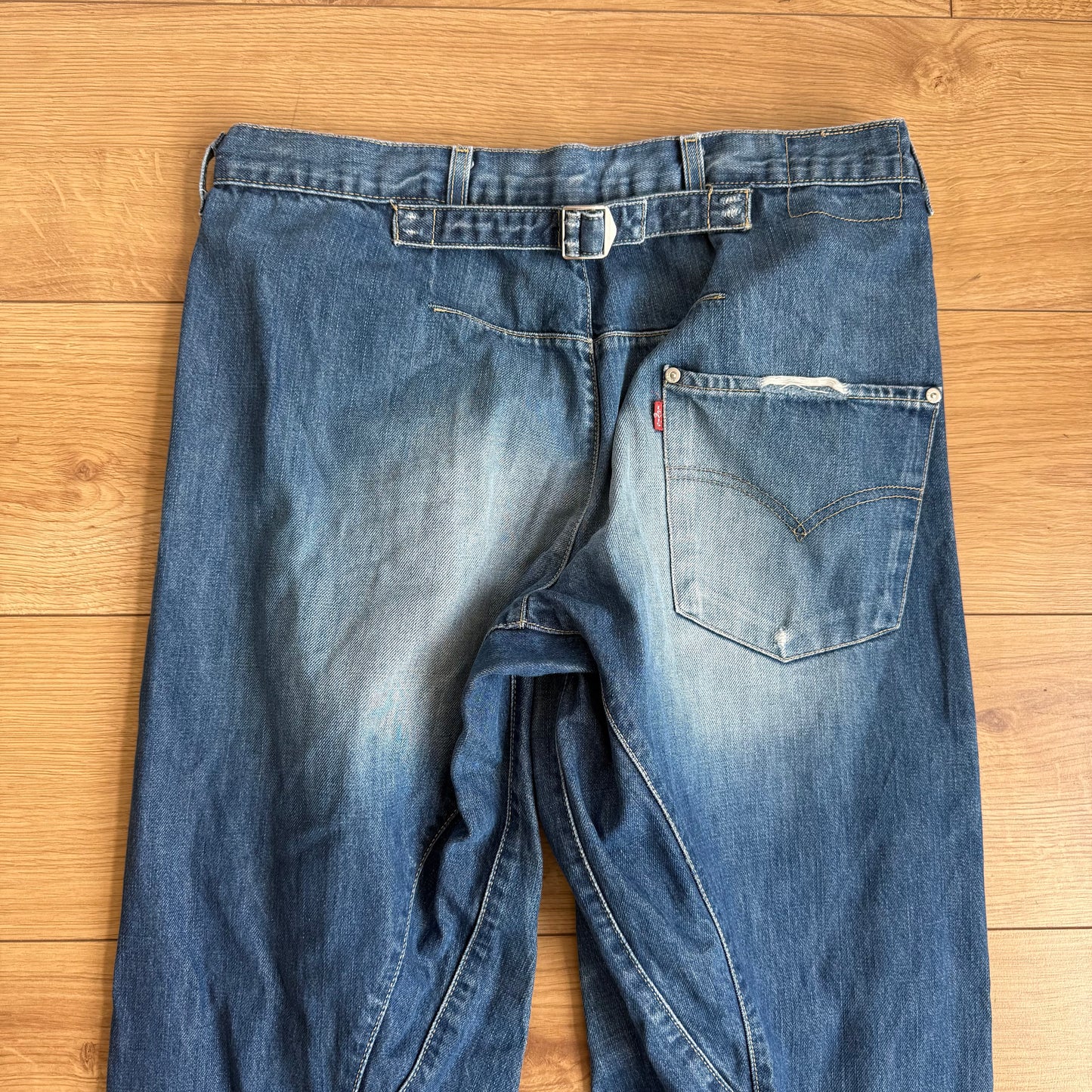 Levi’s Engineered cinch jeans - Size M/L