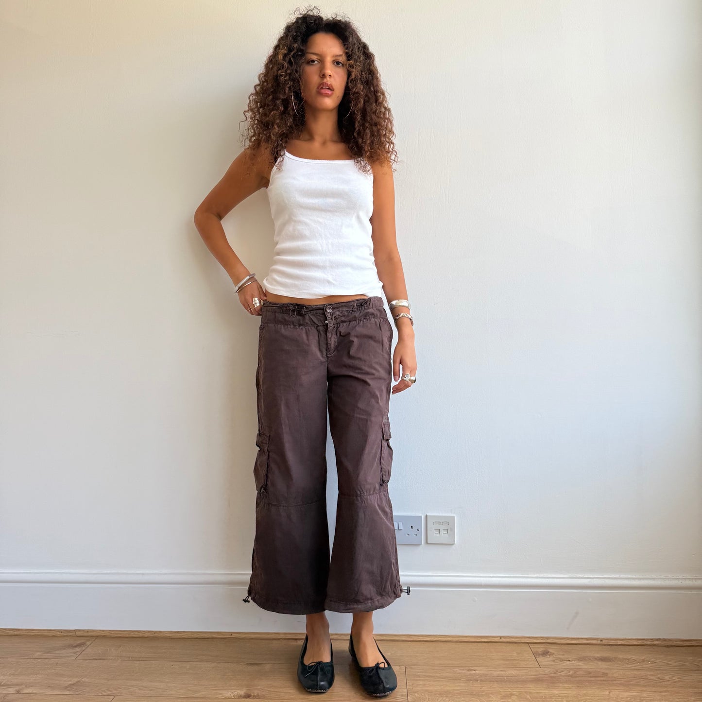 Brown toggle cargo capris - Size M