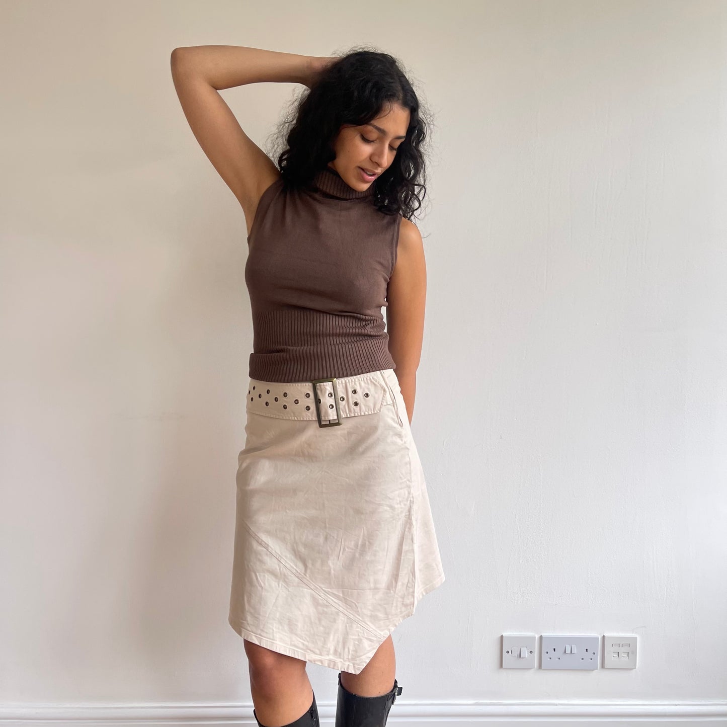 Beige buckle belt skirt - Size M