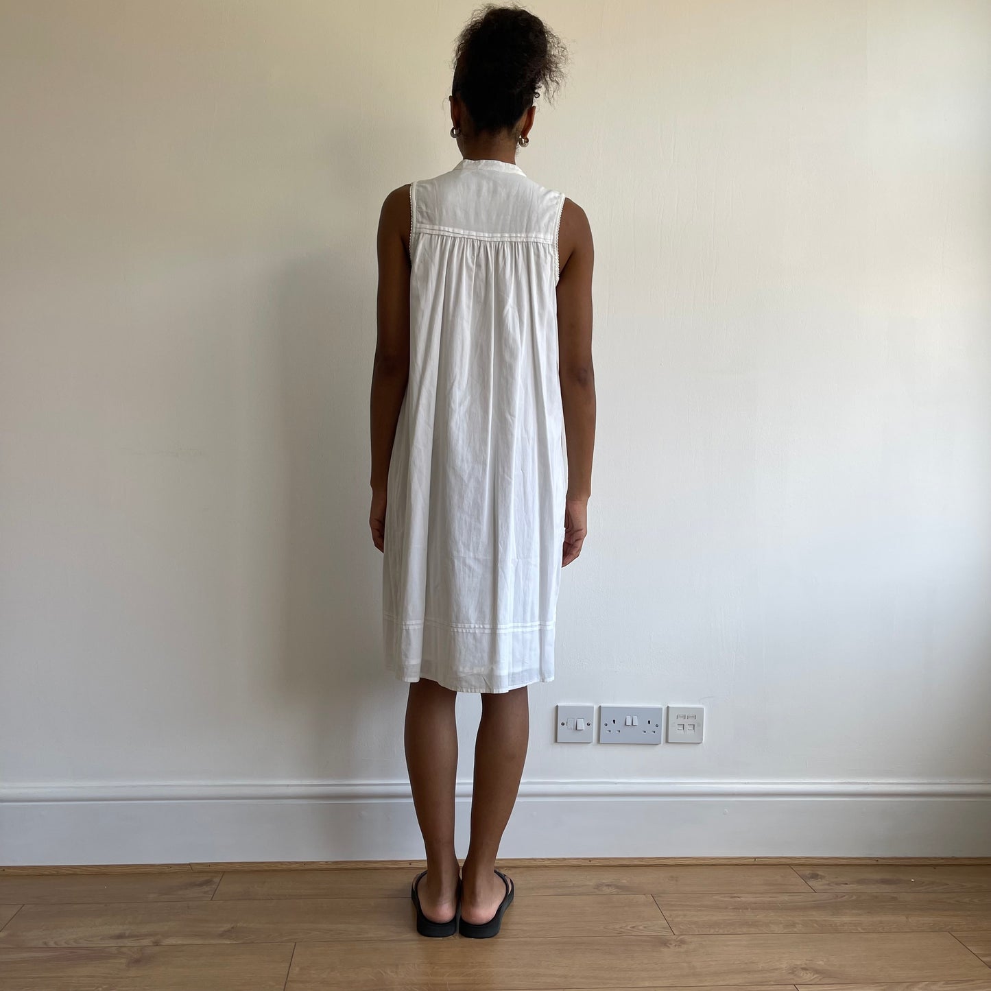 White tie neck dress - Size S/M