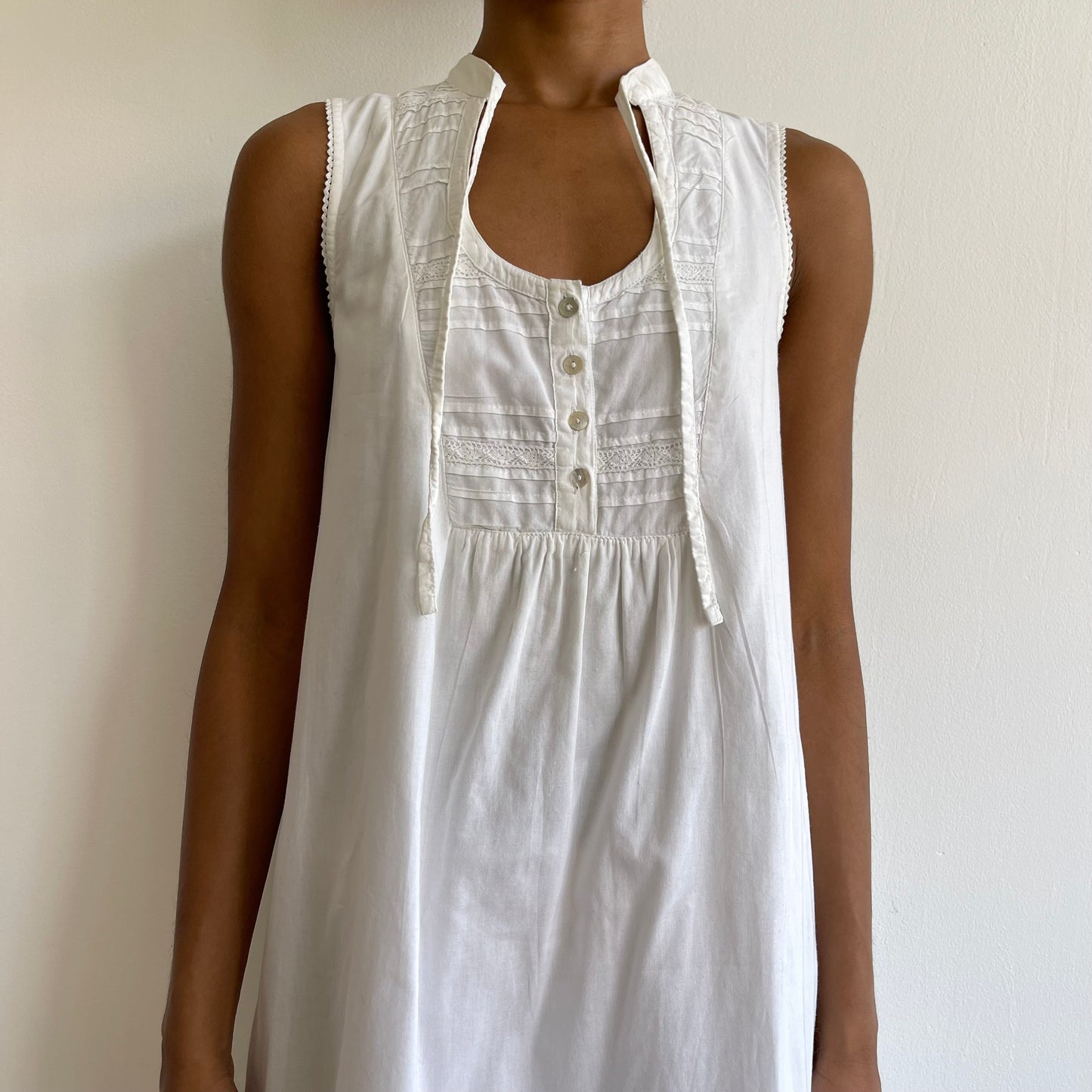 White tie neck dress - Size S/M