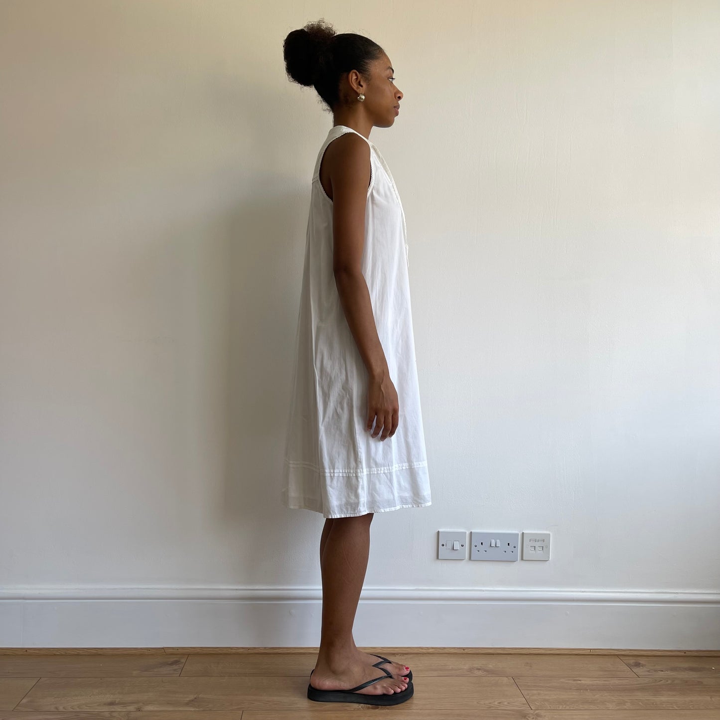 White tie neck dress - Size S/M