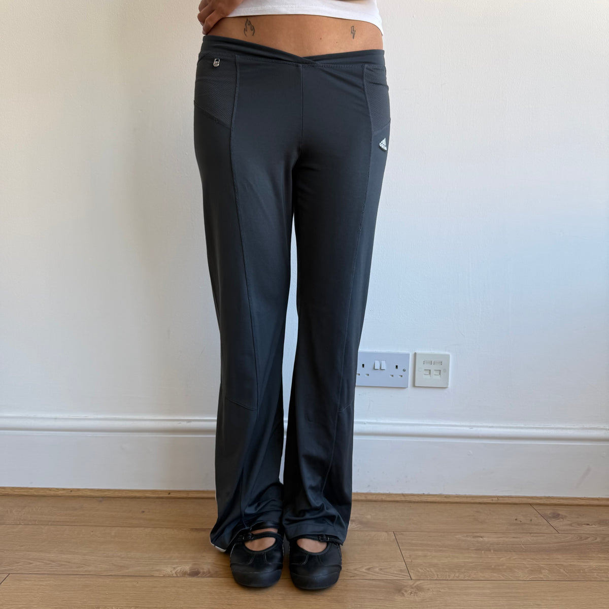 Grey v-waist Adidas yoga pants - Size S-M