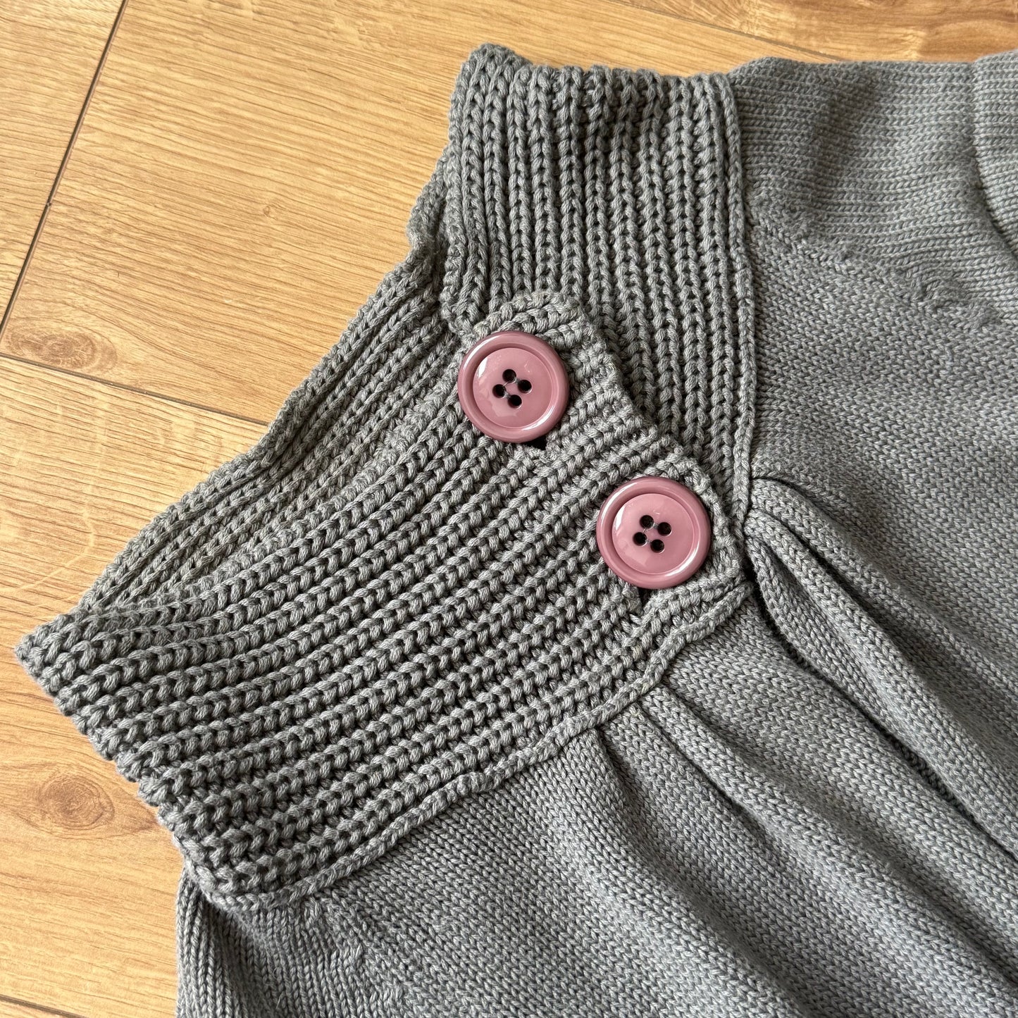 Grey button neck knit - Size S + S/M