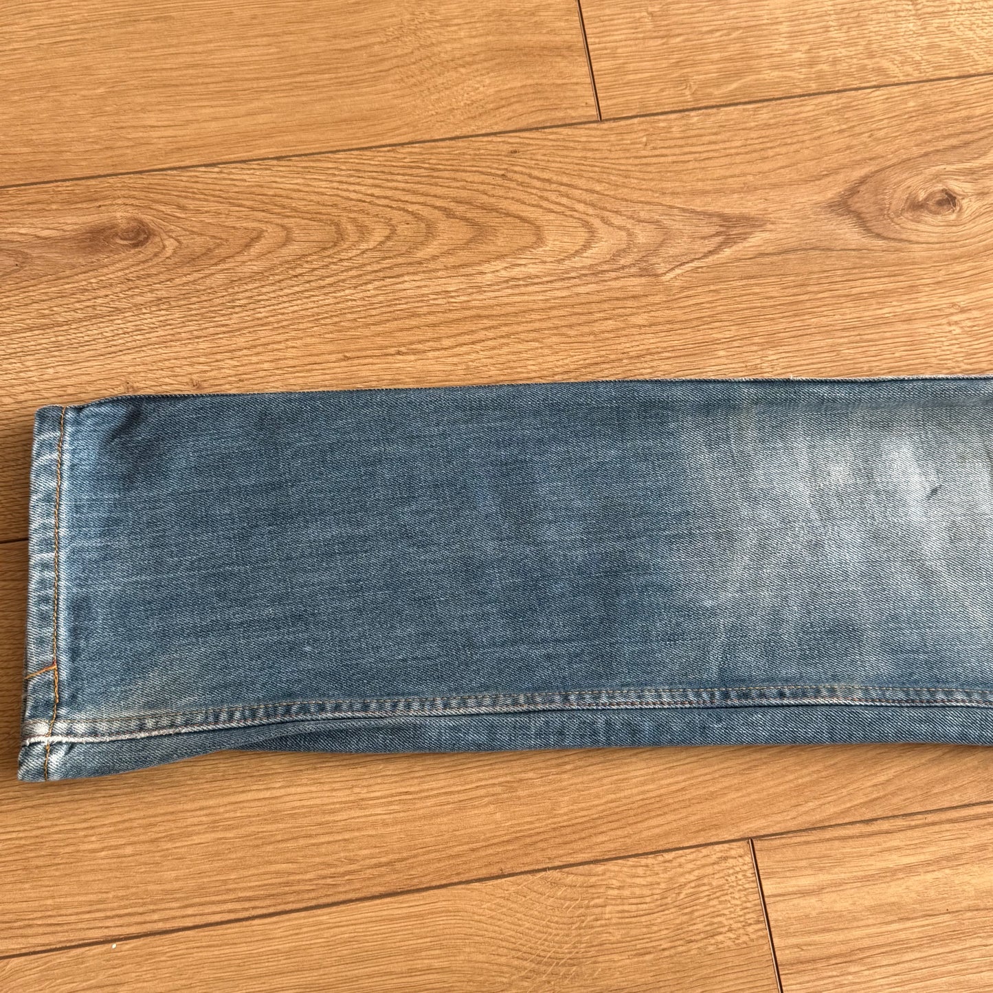 Levi’s cinch back jeans - Size
