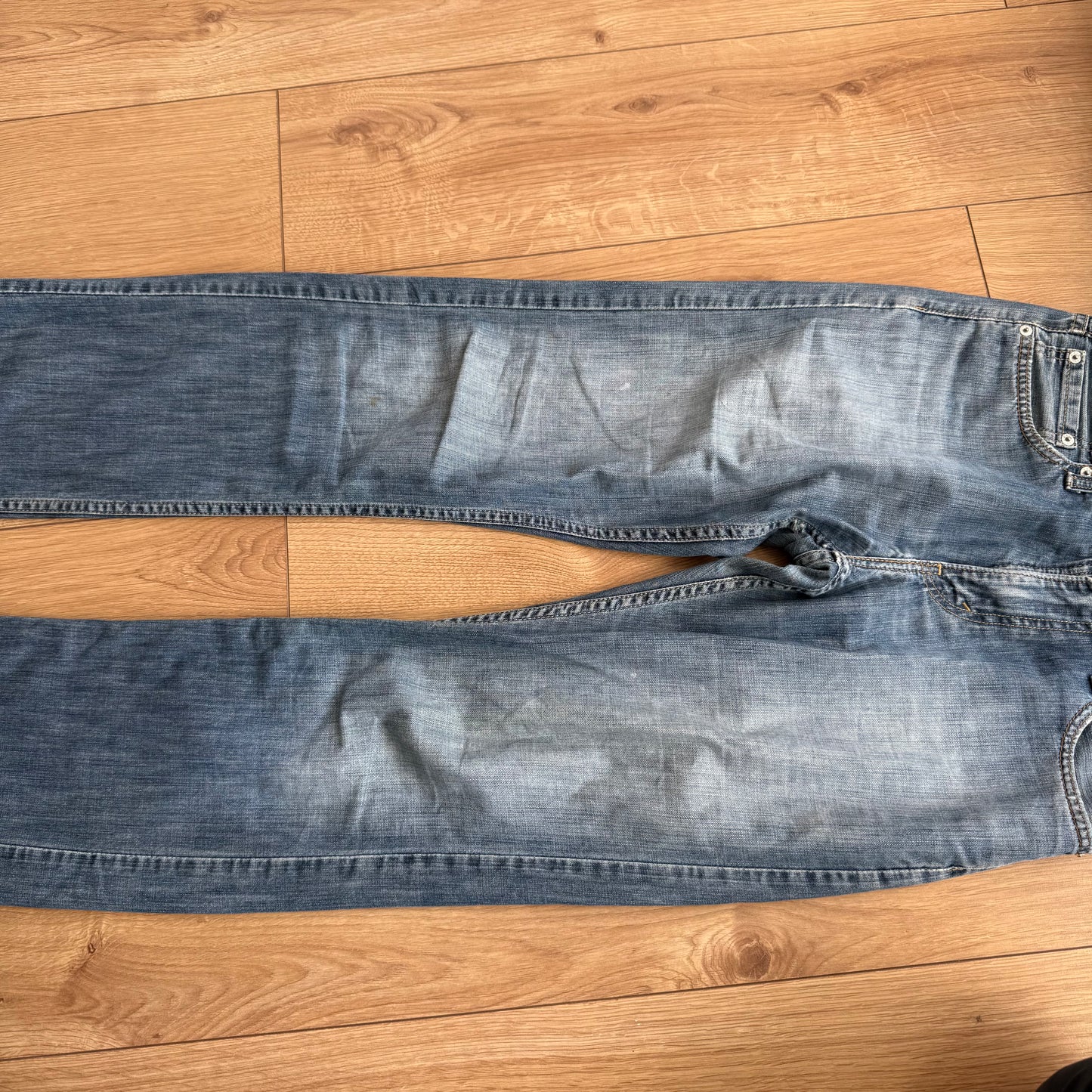 Levi’s mid wash straight fit jeans - Size 29x30