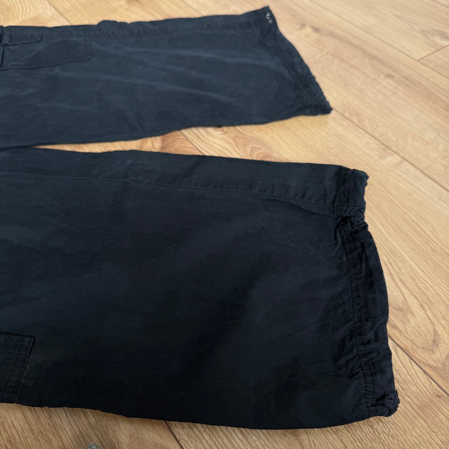 Black cargo pocket capris - Size S