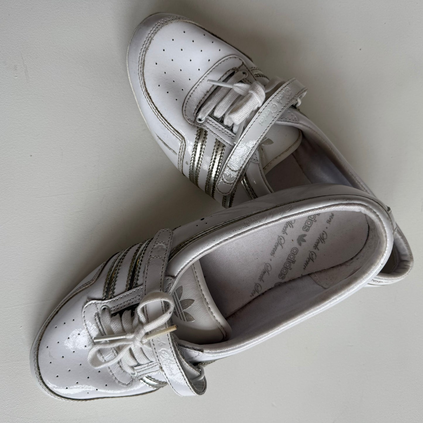 White adidas pumps - Size UK6