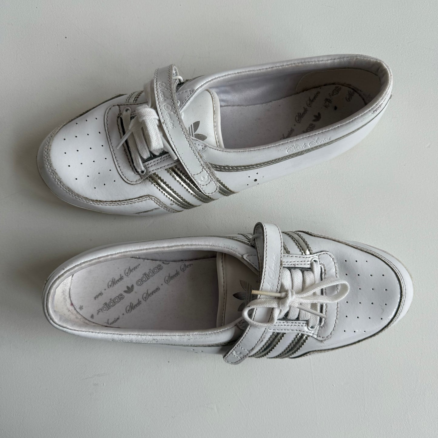 White adidas pumps - Size UK6