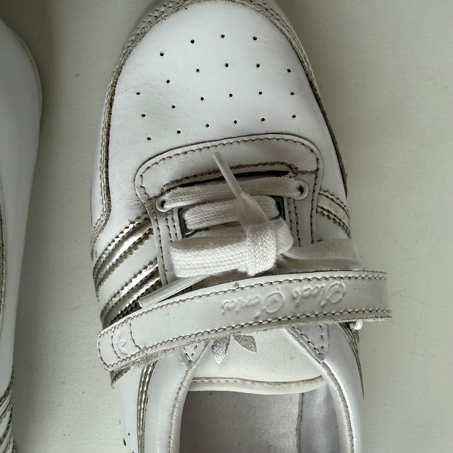 White adidas pumps - Size UK6