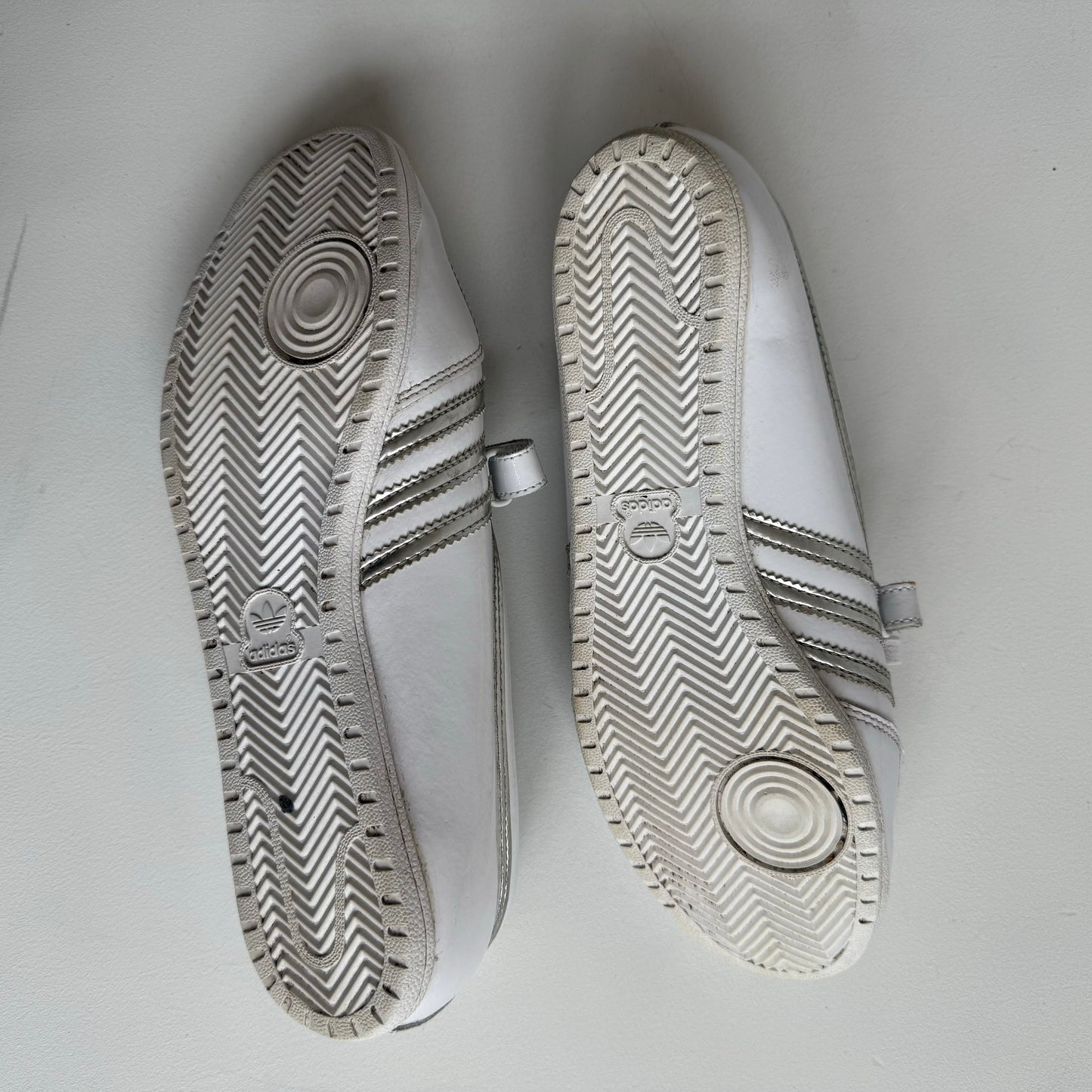 White adidas pumps - Size UK6